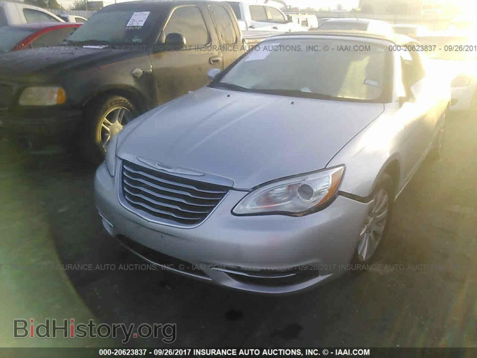 2012 Chrysler 200 - VIN: 1C3BCBEB0CN215587 - Фото 2