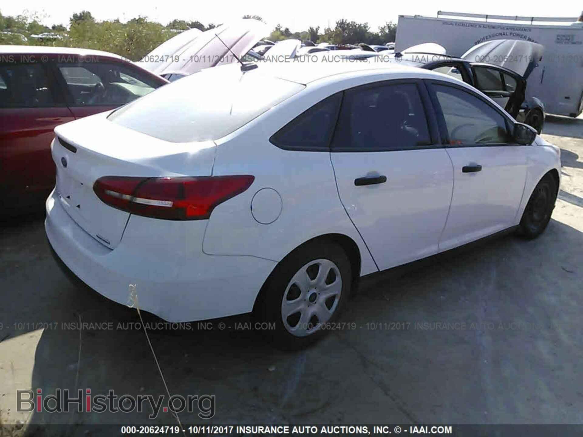 2016 Ford Focus - VIN: 1FADP3E20GL262446 - Photo 4