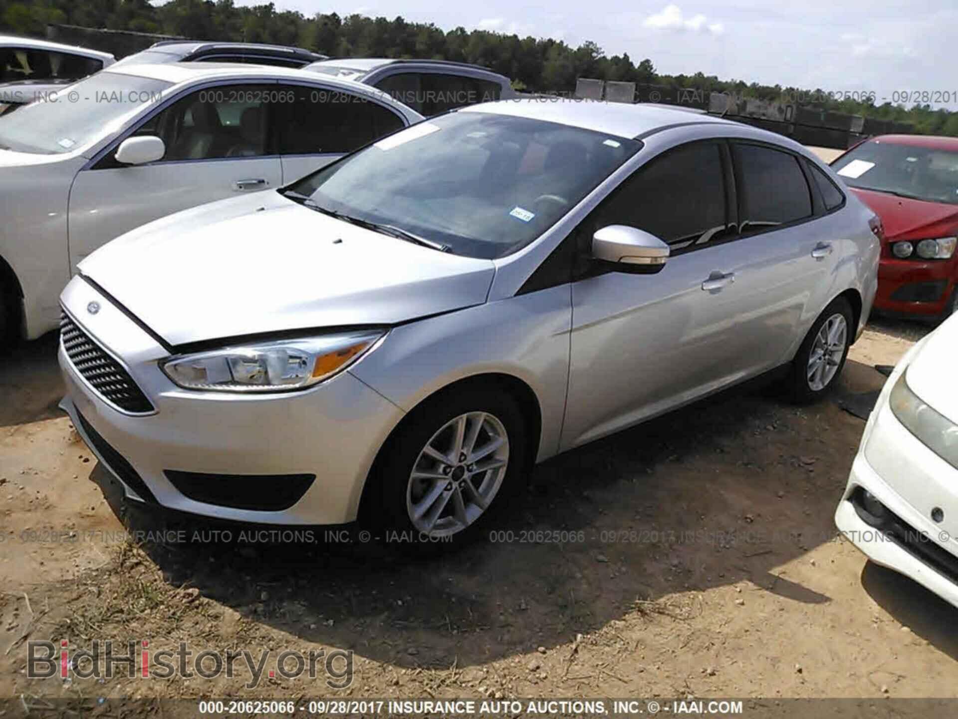 2015 Ford Focus - VIN: 1FADP3F27FL255068 - Фото 2
