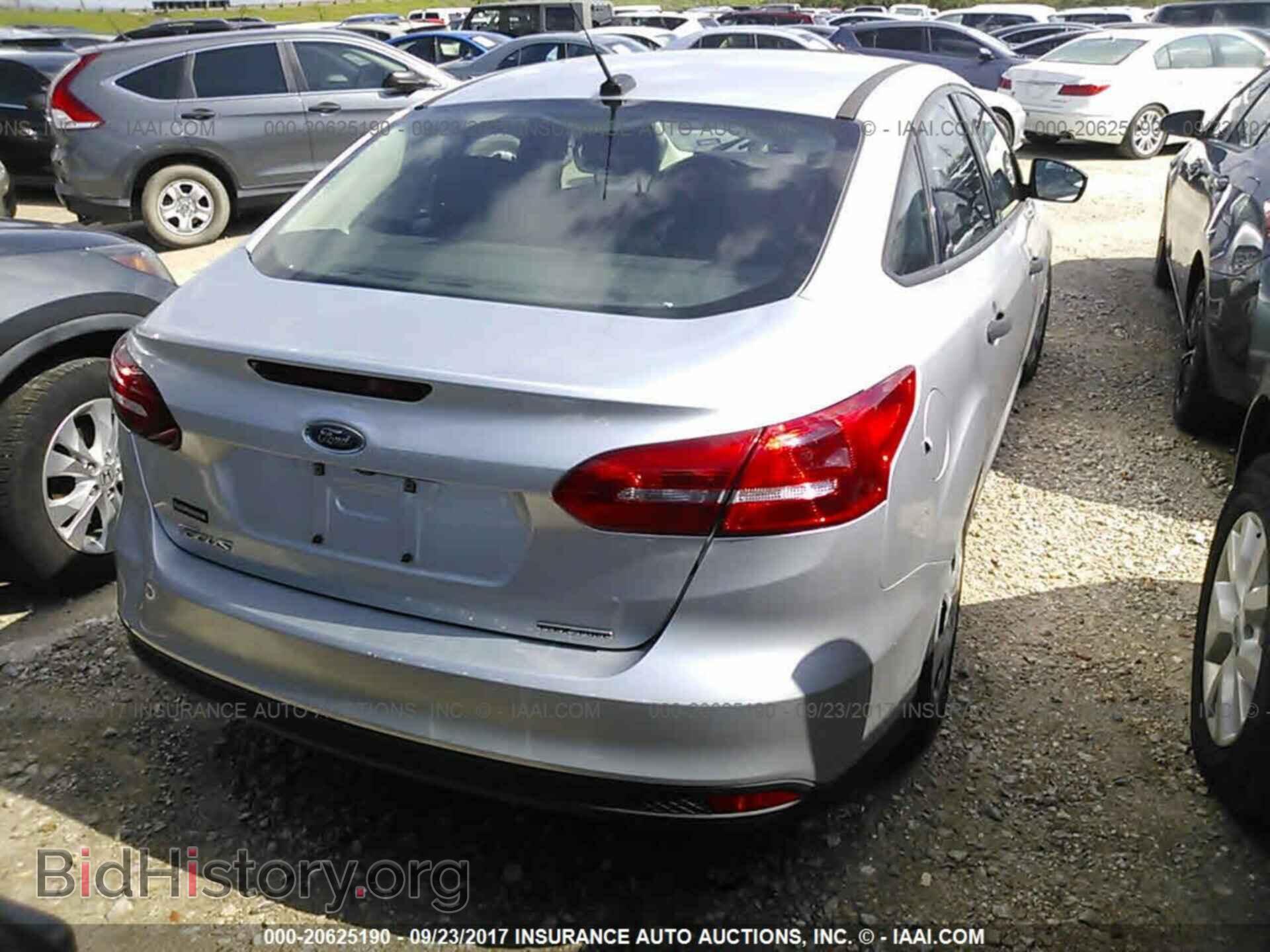 2015 Ford Focus - VIN: 1FADP3E24FL240335 - Photo 4