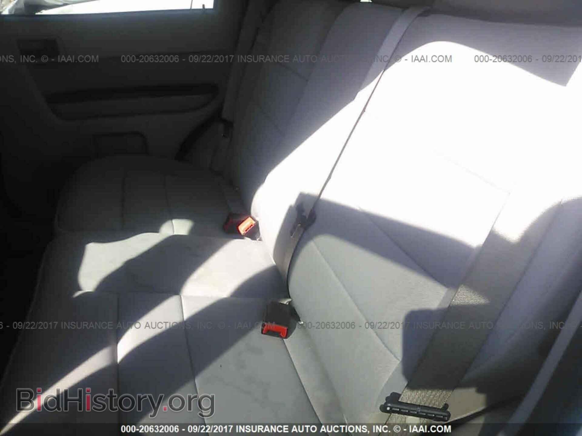 2011 Ford Escape - VIN: 1FMCU9D72BKB26280 - Photo 8