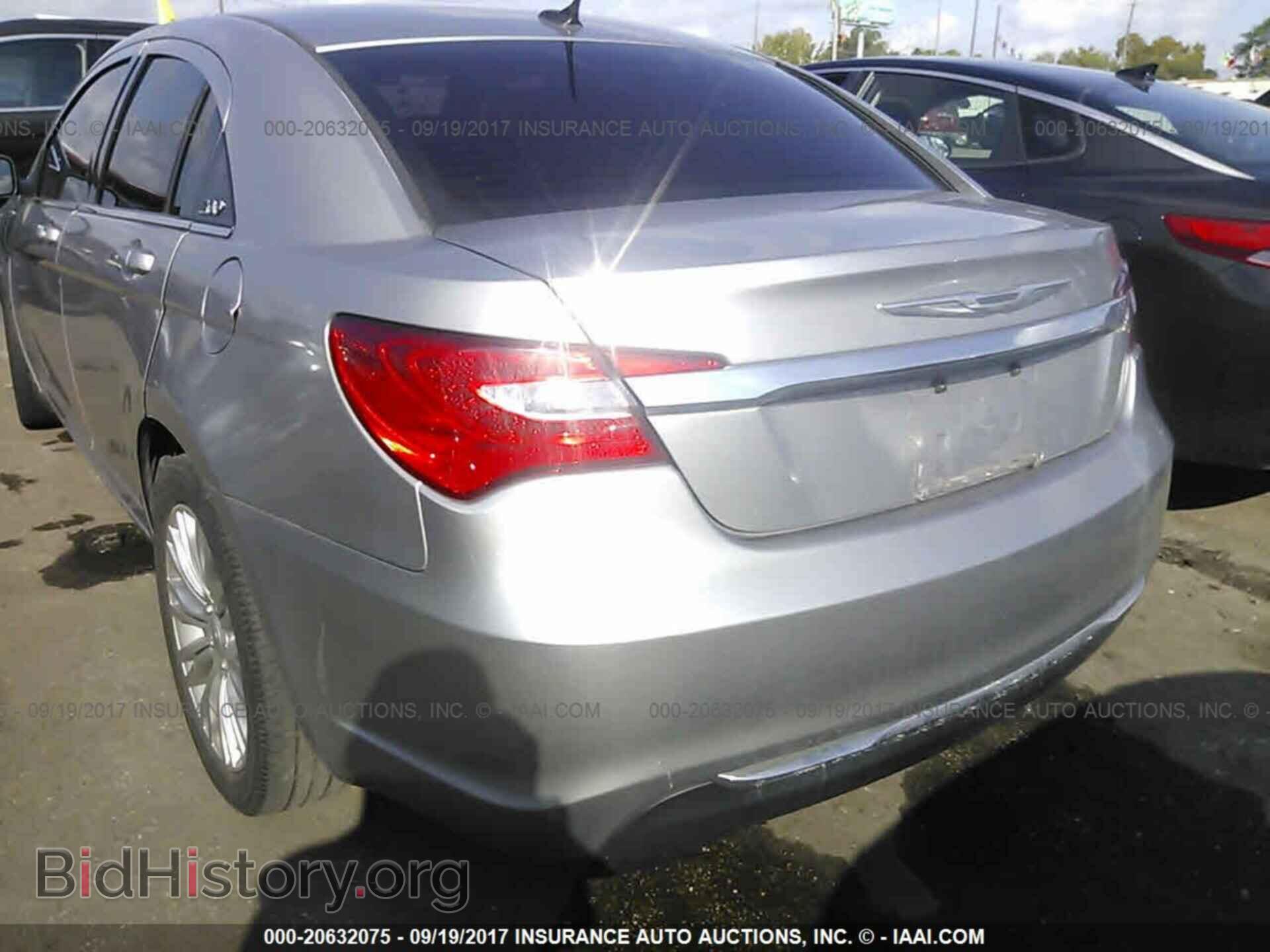 2013 Chrysler 200 - VIN: 1C3CCBBB9DN693811 - Фото 3