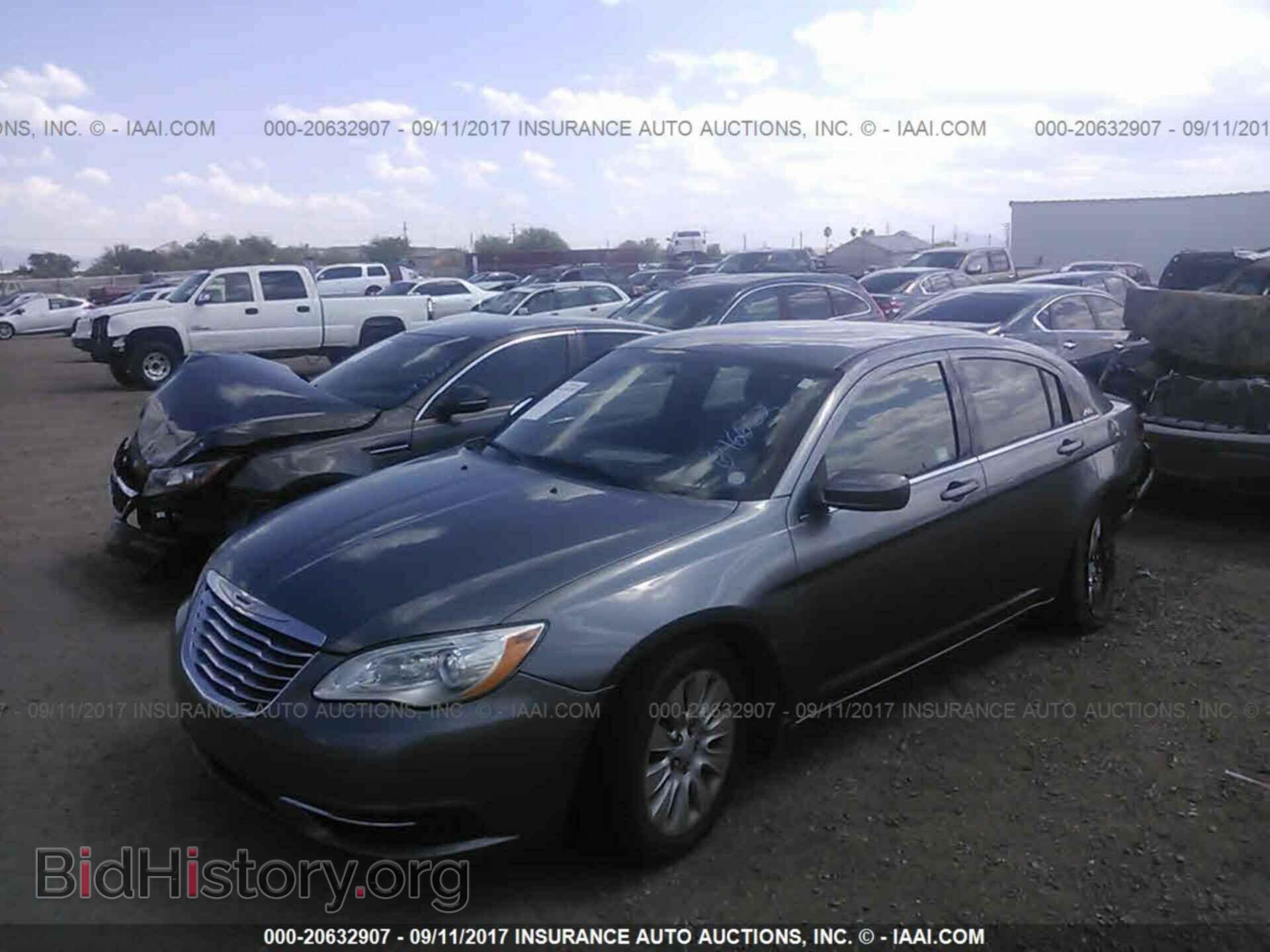2013 Chrysler 200 - VIN: 1C3CCBAB9DN646652 - Фото 2