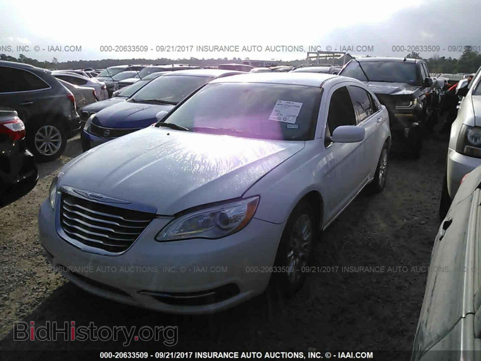2014 Chrysler 200 - VIN: 1C3CCBAB3EN210221 - Фото 2