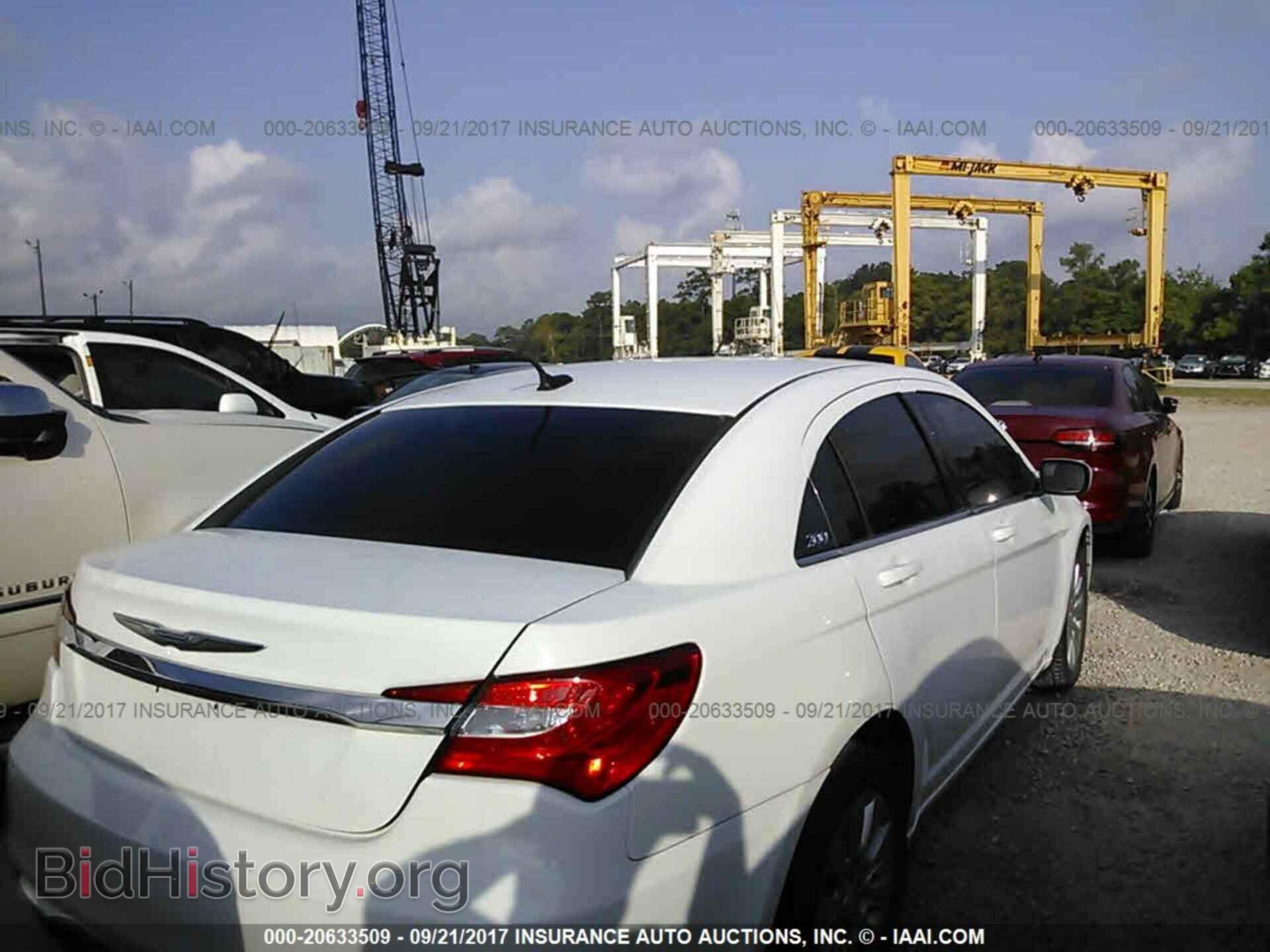 2014 Chrysler 200 - VIN: 1C3CCBAB3EN210221 - Фото 4