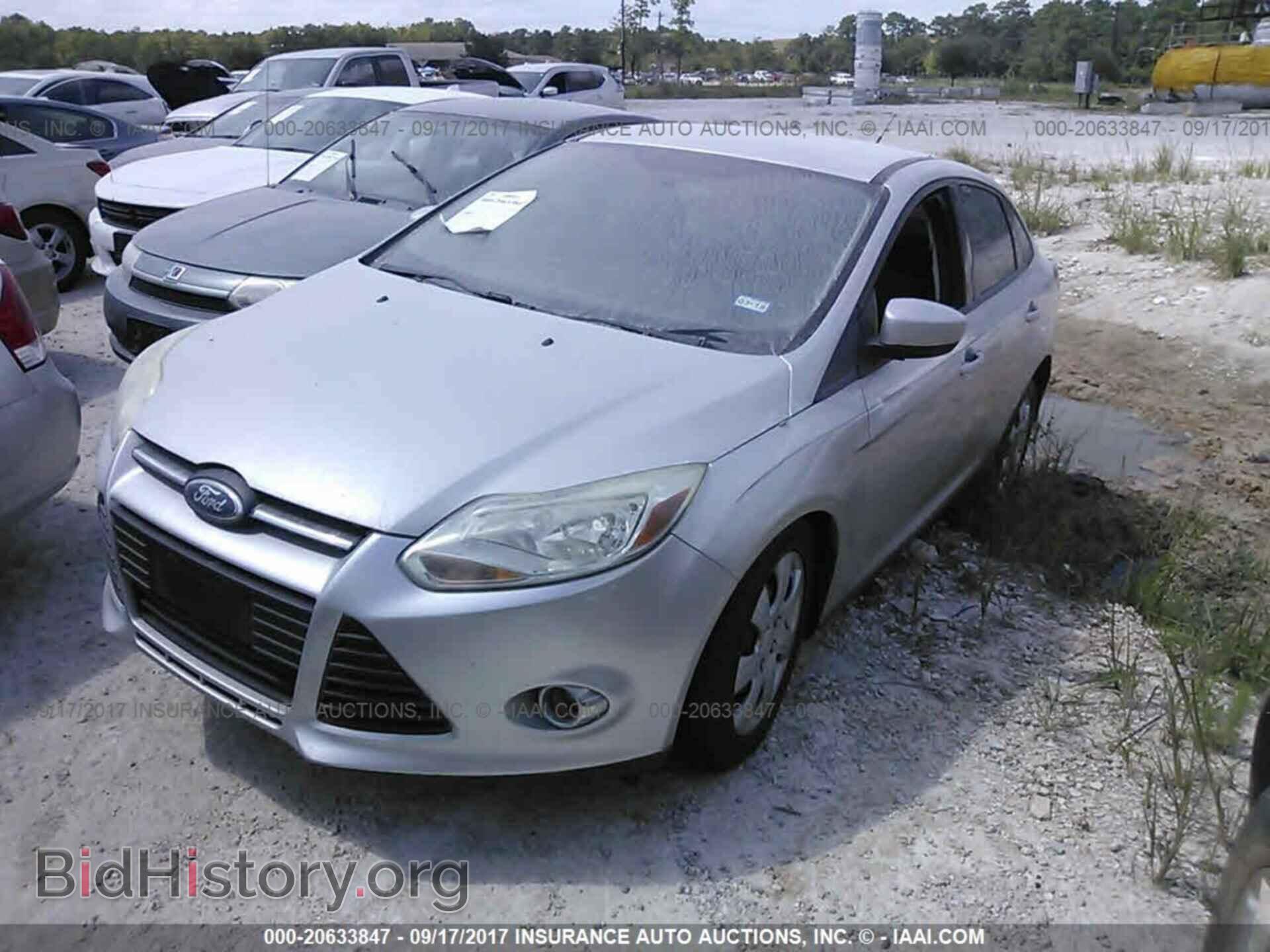 2012 Ford Focus - VIN: 1FAHP3F2XCL211384 - Photo 2