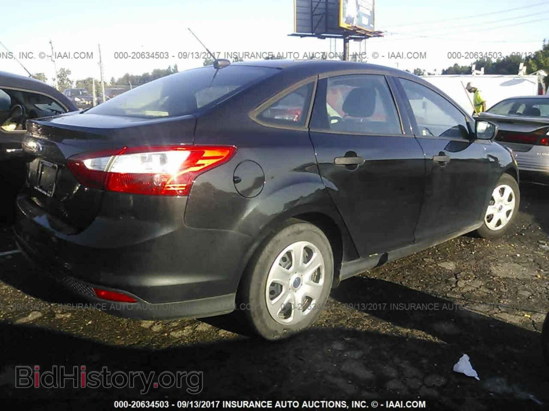 2012 Ford Focus - VIN: 1FAHP3E21CL318681 - Photo 4