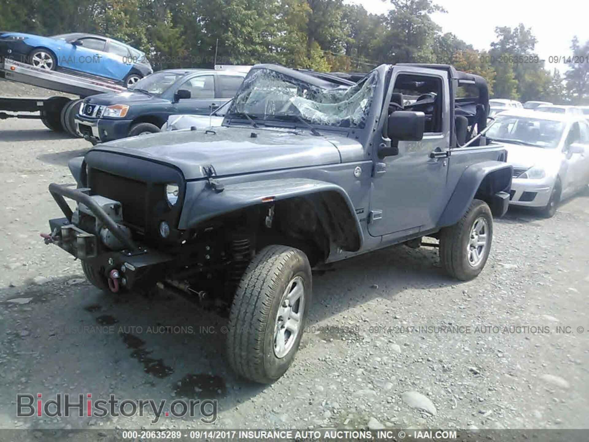 2015 Jeep Wrangler - VIN: 1C4AJWAG2FL545236 - Фото 2