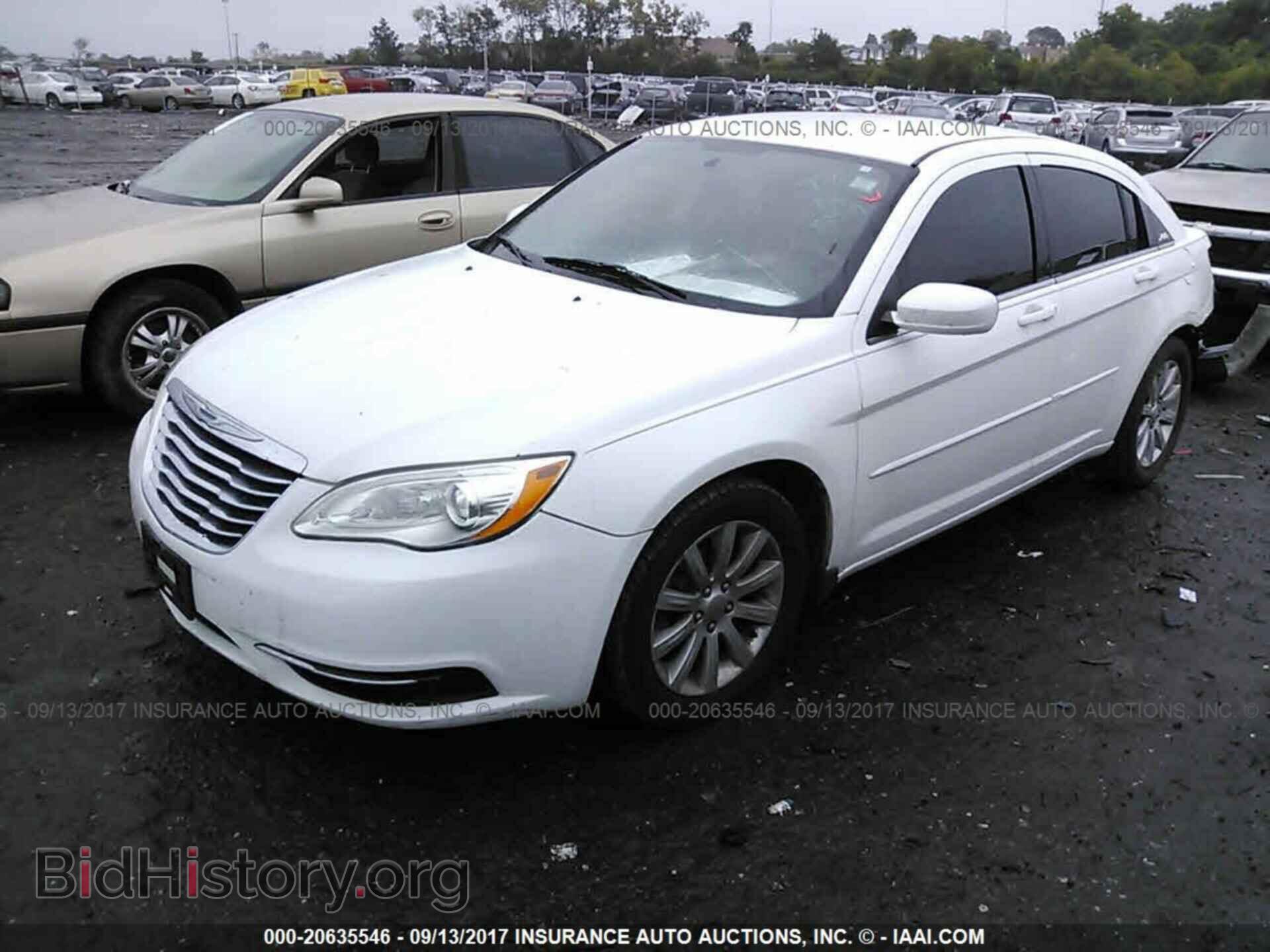 2013 Chrysler 200 - VIN: 1C3CCBBB5DN589980 - Фото 2