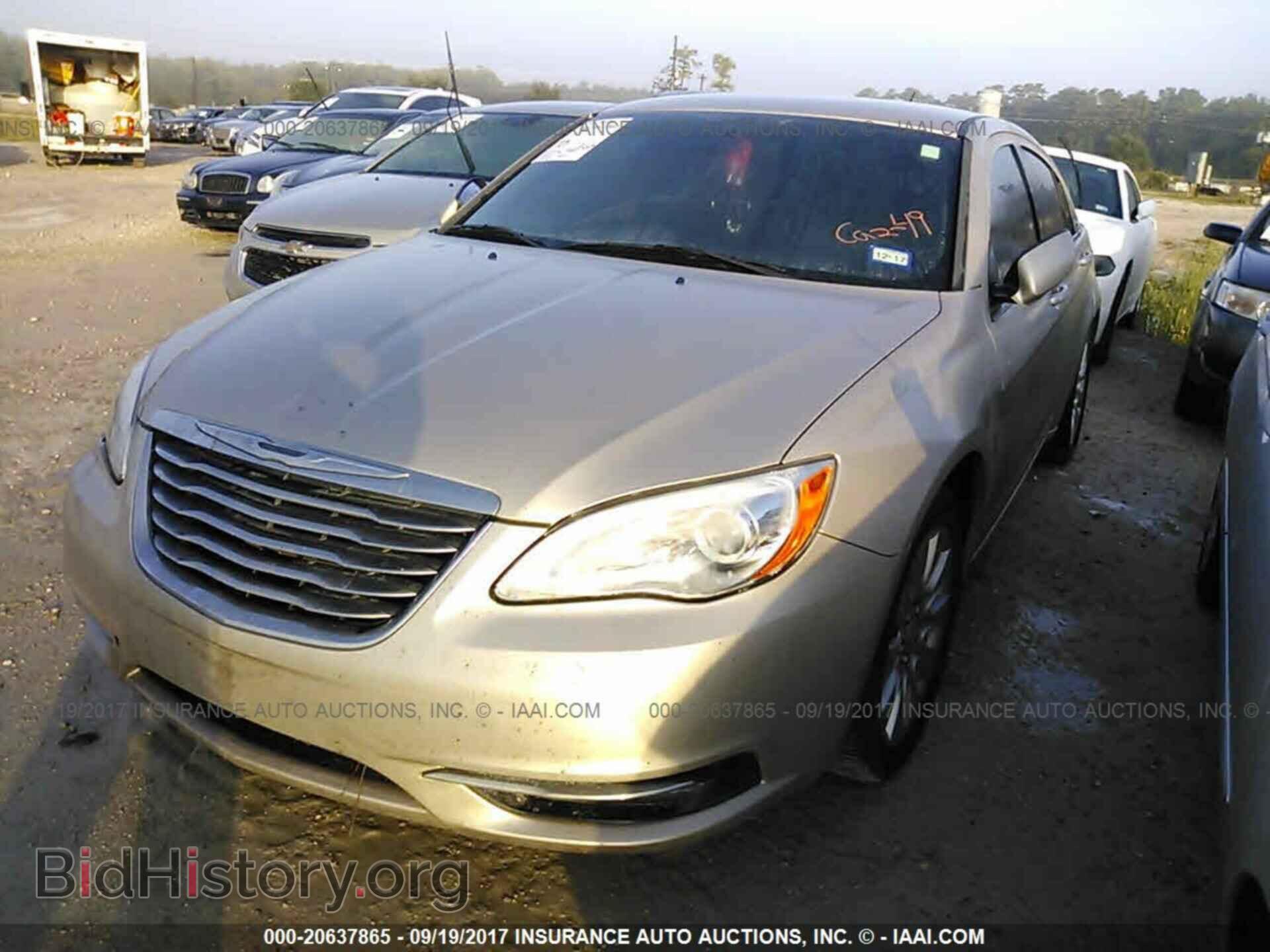 2014 Chrysler 200 - VIN: 1C3CCBAB8EN210294 - Фото 2