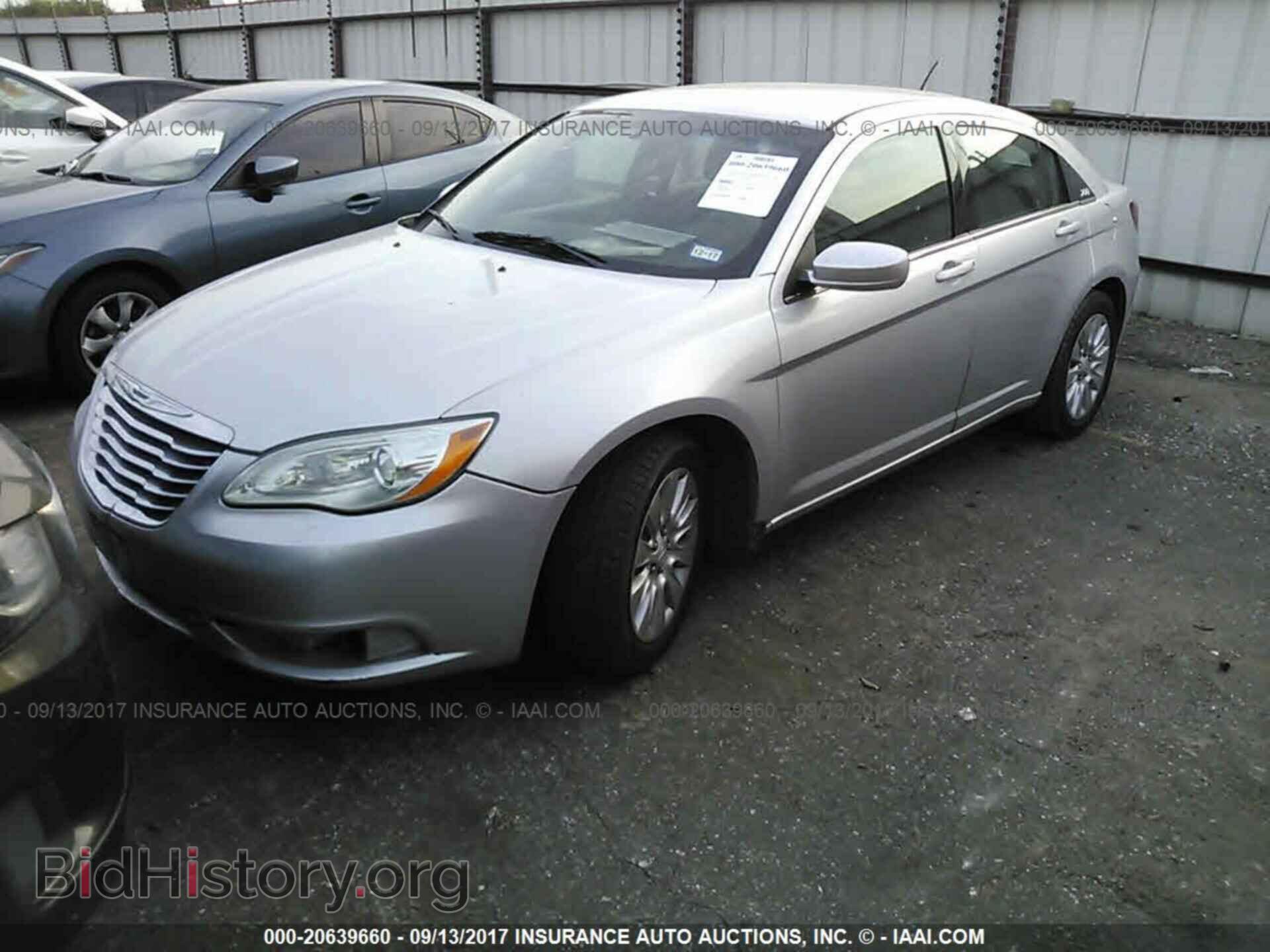 2012 Chrysler 200 - VIN: 1C3CCBAB5CN229012 - Фото 2
