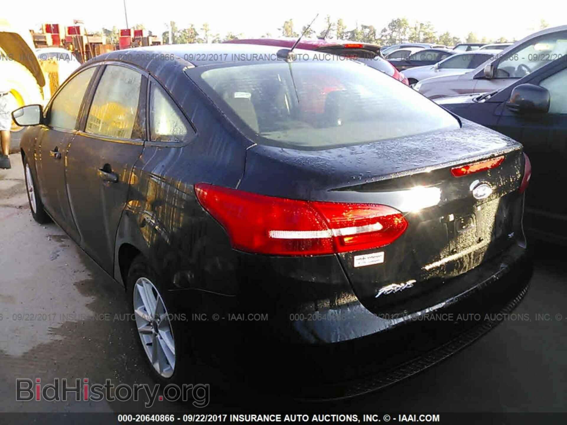 2017 Ford Focus - VIN: 1FADP3F26HL270664 - Фото 3