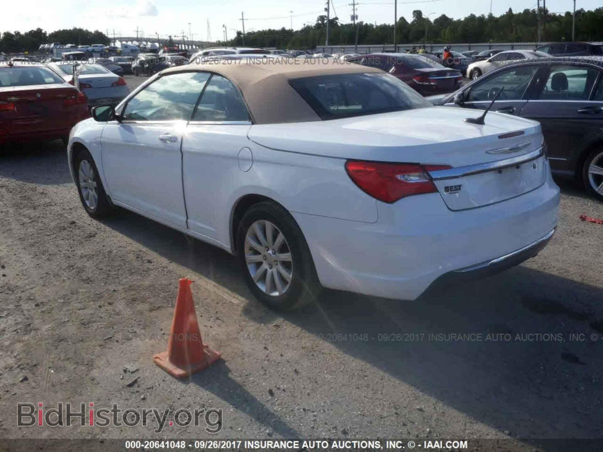 2013 Chrysler 200 - VIN: 1C3BCBEB1DN526723 - Photo 3