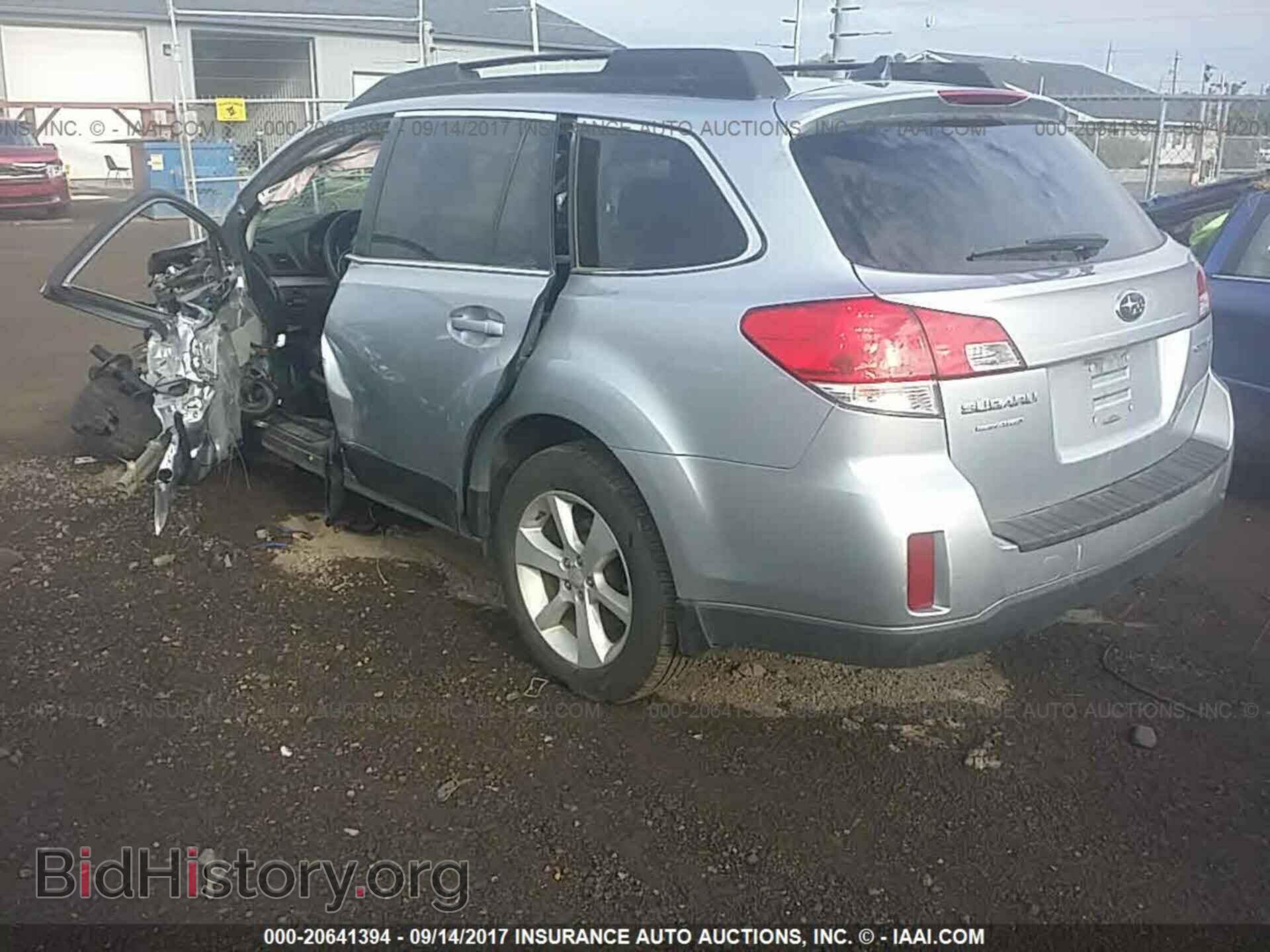 2014 Subaru Outback - VIN: 4S4BRCCC1E3301061 - Photo 3