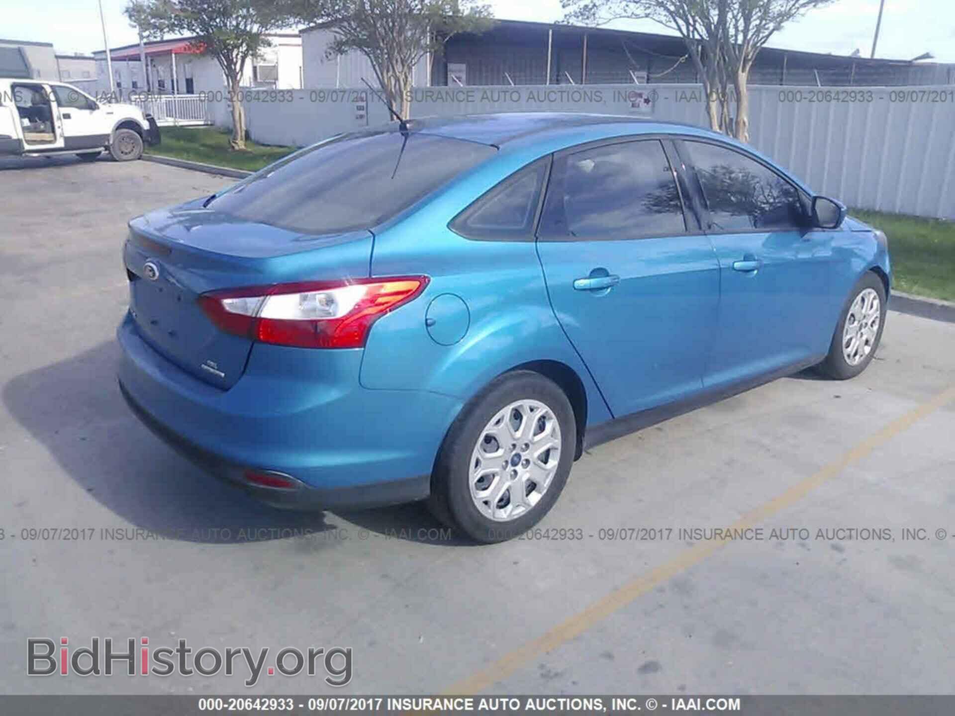 2012 Ford Focus - VIN: 1FAHP3F22CL450332 - Photo 4