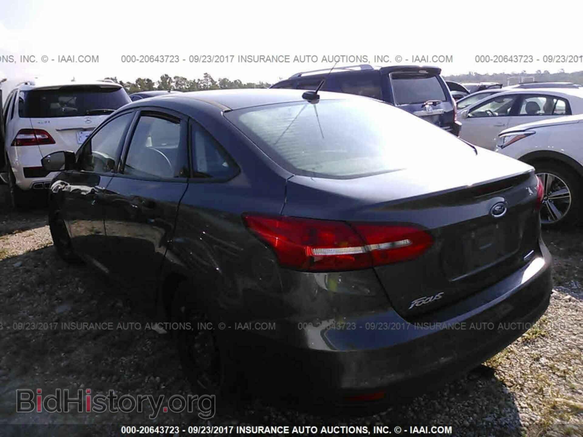 2016 Ford Focus - VIN: 1FADP3E26GL233839 - Photo 3