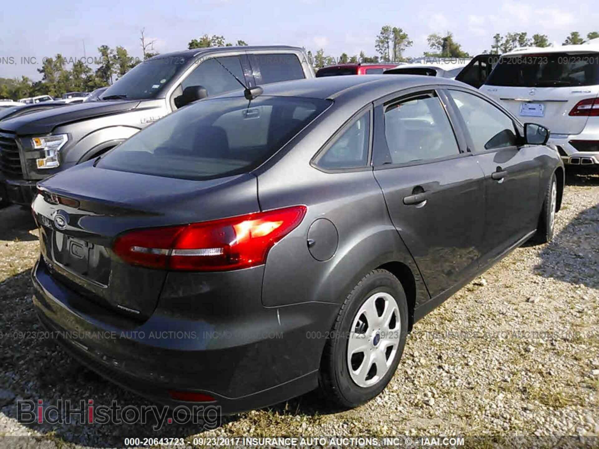 2016 Ford Focus - VIN: 1FADP3E26GL233839 - Photo 4