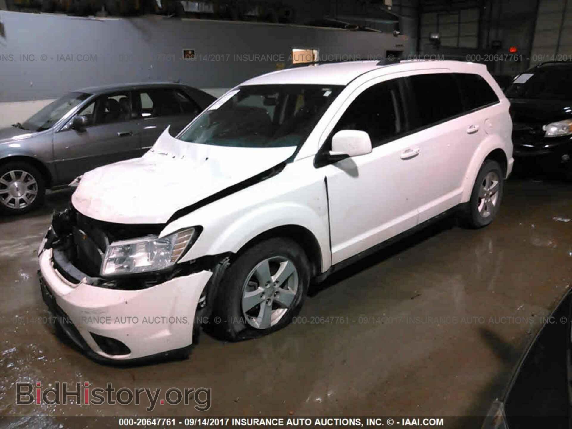 2011 Dodge Journey - VIN: 3D4PH1FG5BT559571 - Фото 2