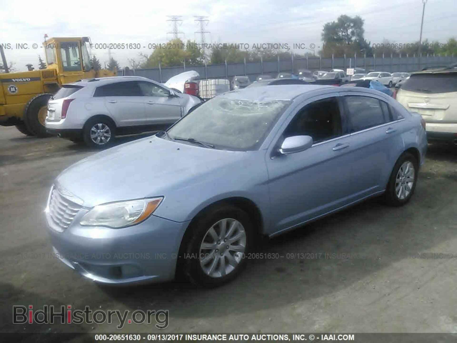 2013 Chrysler 200 - VIN: 1C3CCBBB7DN690115 - Фото 2