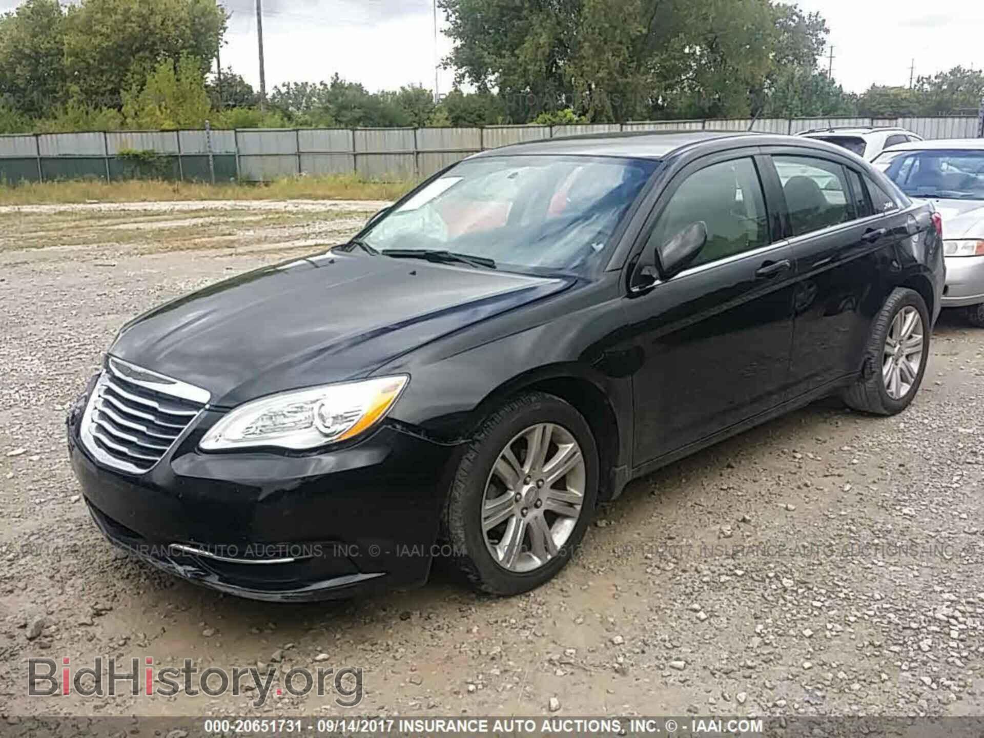 2013 Chrysler 200 - VIN: 1C3CCBAB9DN687069 - Фото 2