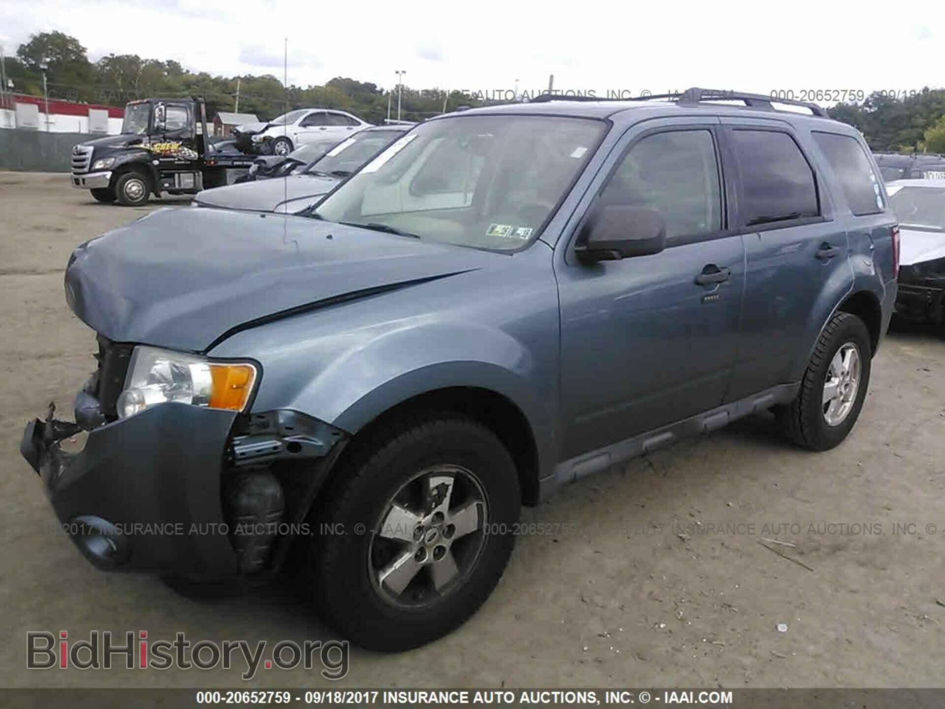 2011 Ford Escape - VIN: 1FMCU0D75BKA34589 - Фото 2