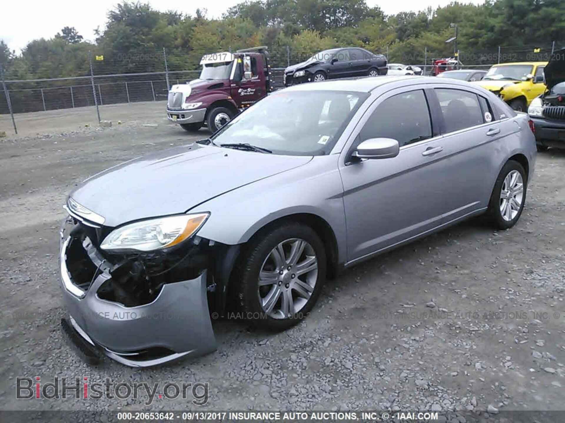 2013 Chrysler 200 - VIN: 1C3CCBBB3DN574605 - Фото 2