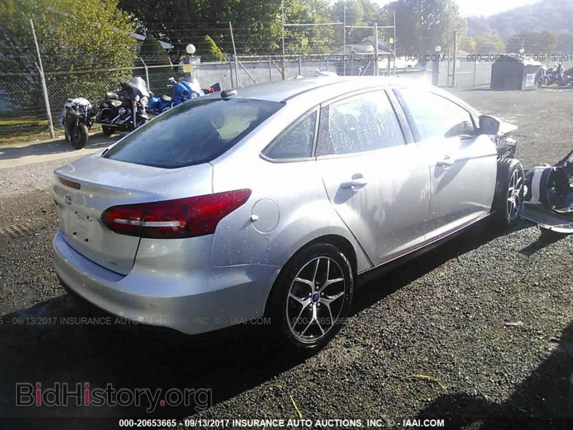 2017 Ford Focus - VIN: 1FADP3H26HL209442 - Photo 4