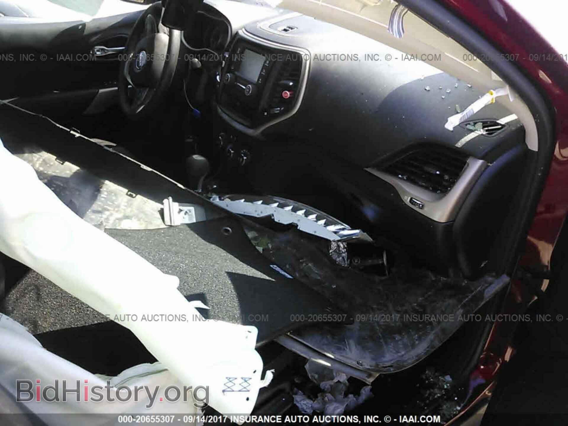 2017 Jeep Cherokee - VIN: 1C4PJMAB5HW584021 - Фото 5