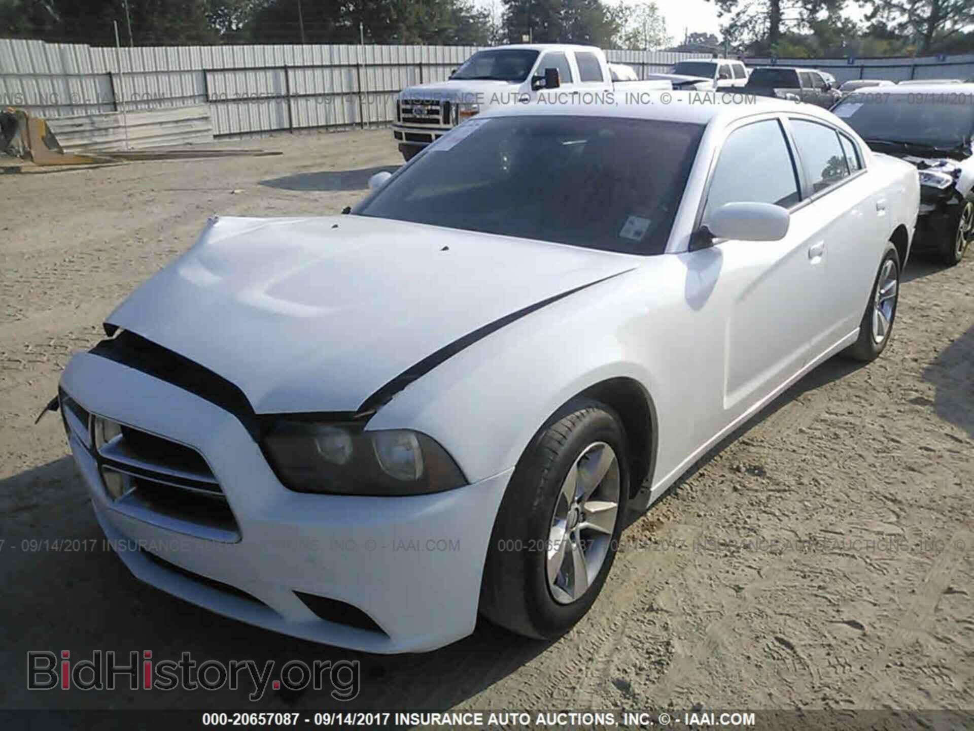 2011 Dodge Charger - VIN: 2B3CL3CG3BH566765 - Фото 2