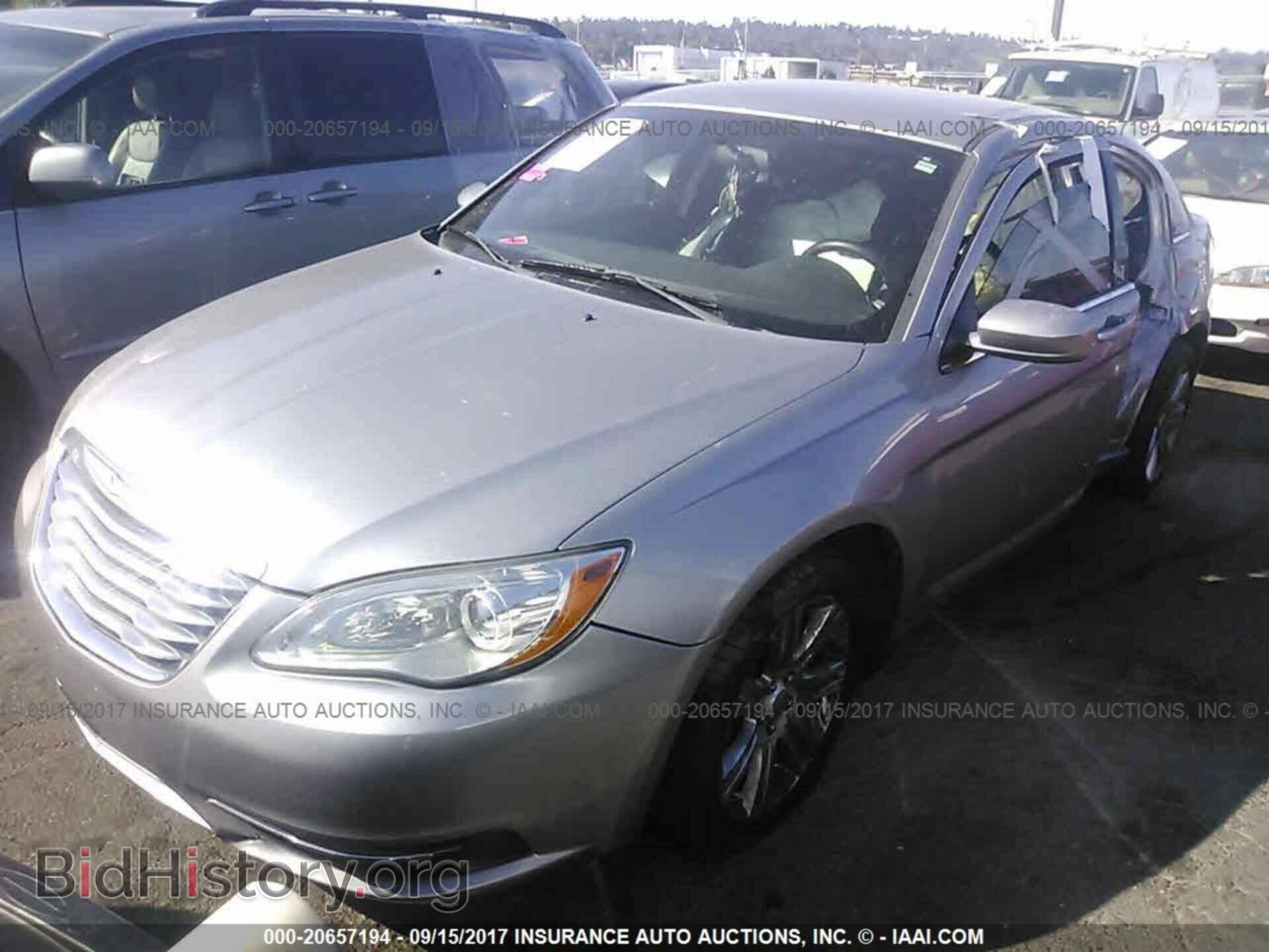 2013 Chrysler 200 - VIN: 1C3CCBBB0DN765351 - Фото 2