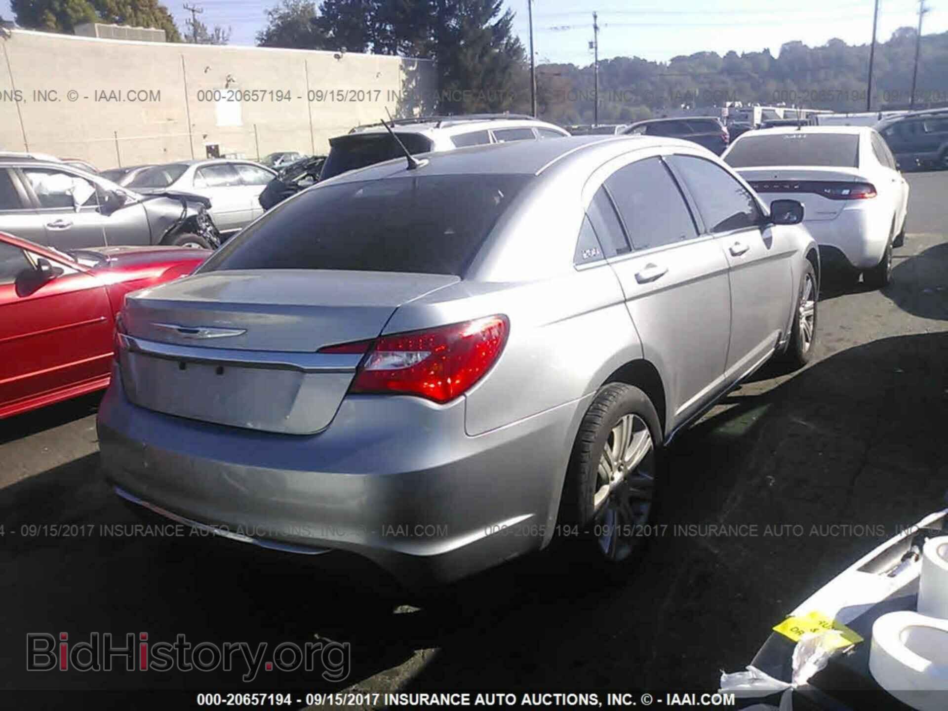 2013 Chrysler 200 - VIN: 1C3CCBBB0DN765351 - Фото 4