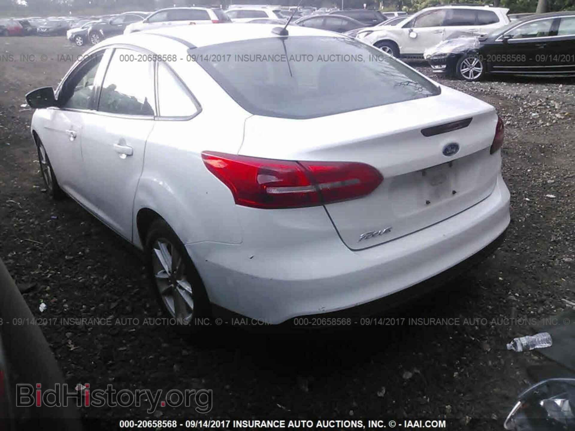 2015 Ford Focus - VIN: 1FADP3F23FL204585 - Фото 3