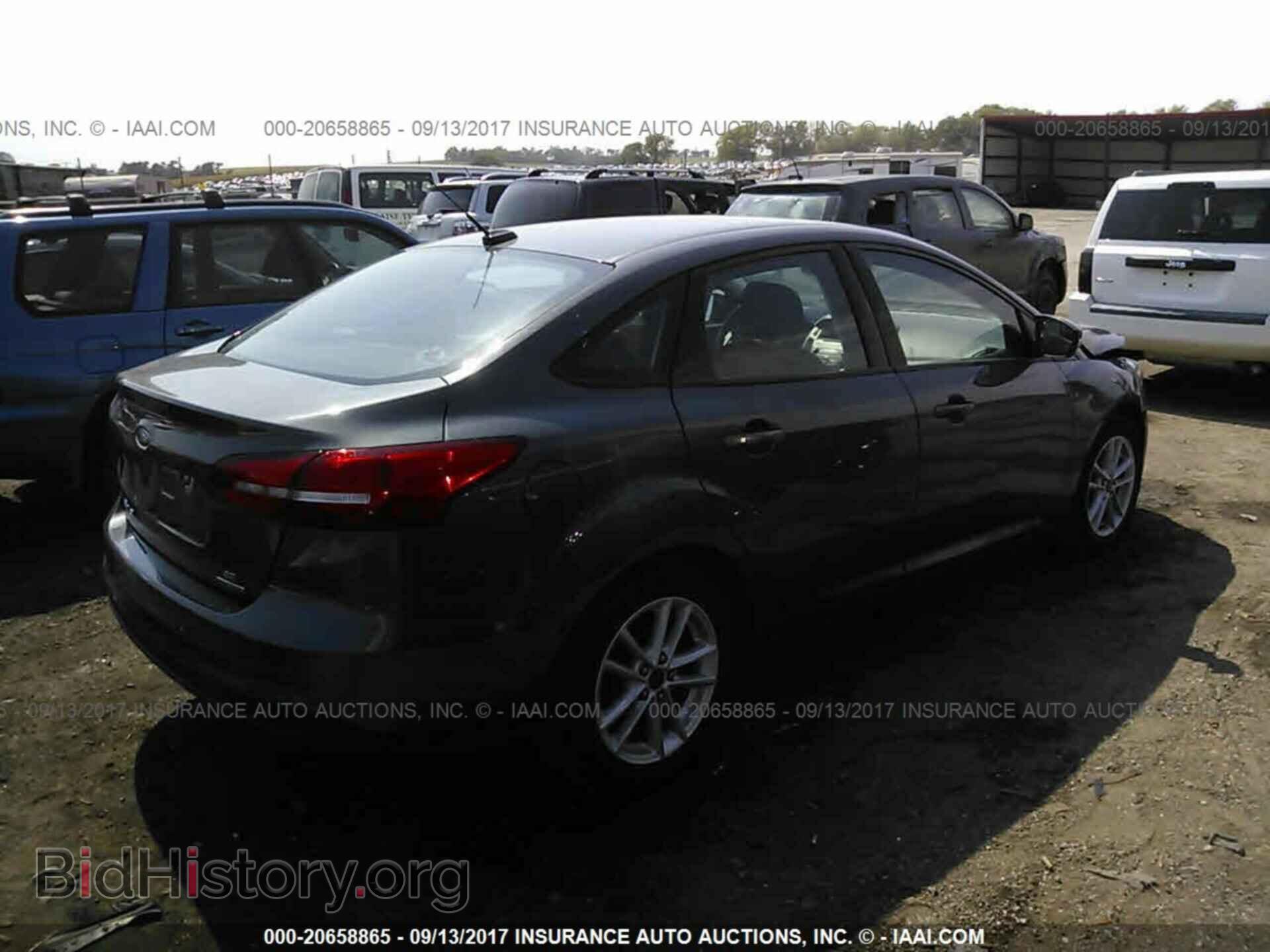 2015 Ford Focus - VIN: 1FADP3F24FL263631 - Photo 4
