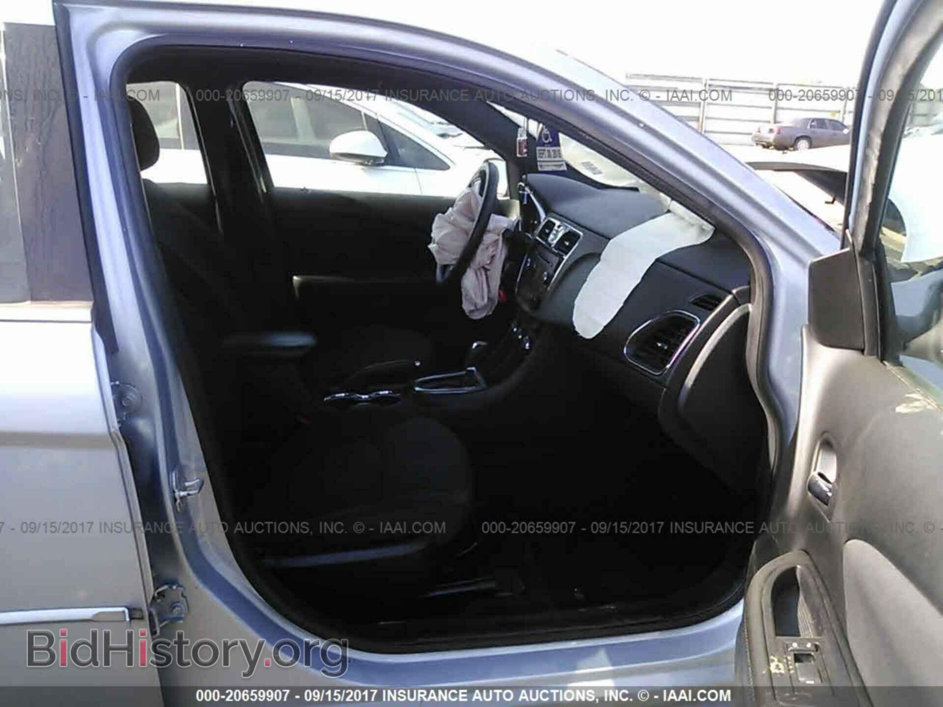 2013 Chrysler 200 - VIN: 1C3CCBABXDN588535 - Photo 5