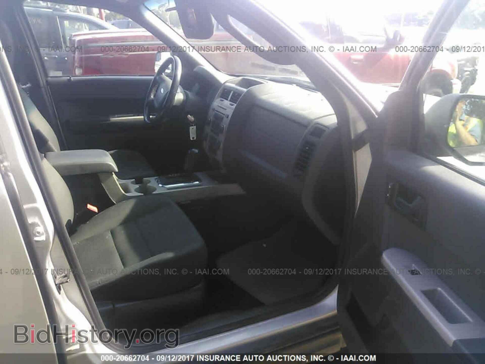 2011 Ford Escape - VIN: 1FMCU0DG3BKC18087 - Photo 5