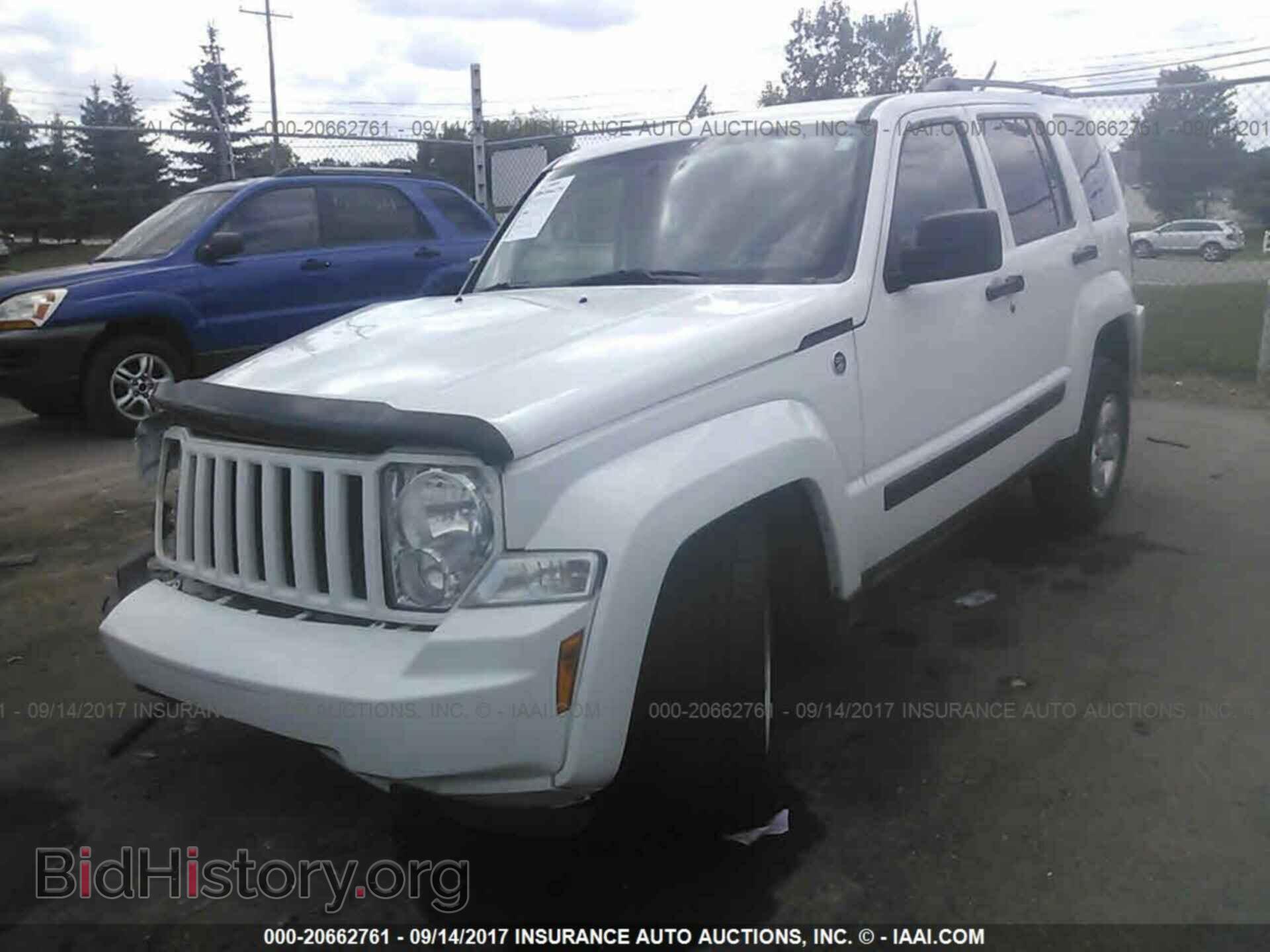 2011 Jeep Liberty - VIN: 1J4PN2GK2BW584754 - Фото 2