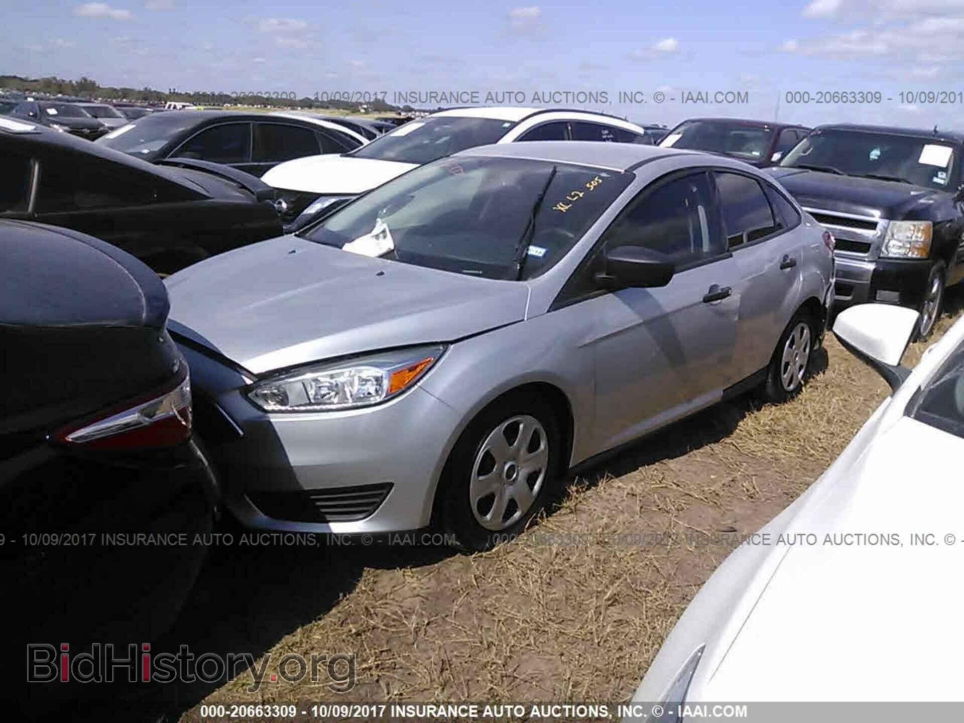 2016 Ford Focus - VIN: 1FADP3E25GL202789 - Photo 2