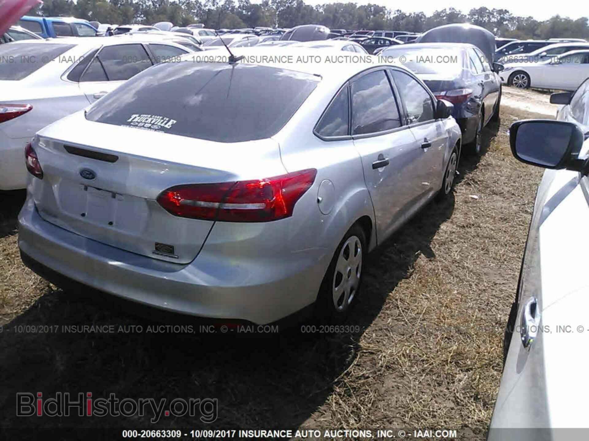 2016 Ford Focus - VIN: 1FADP3E25GL202789 - Photo 4