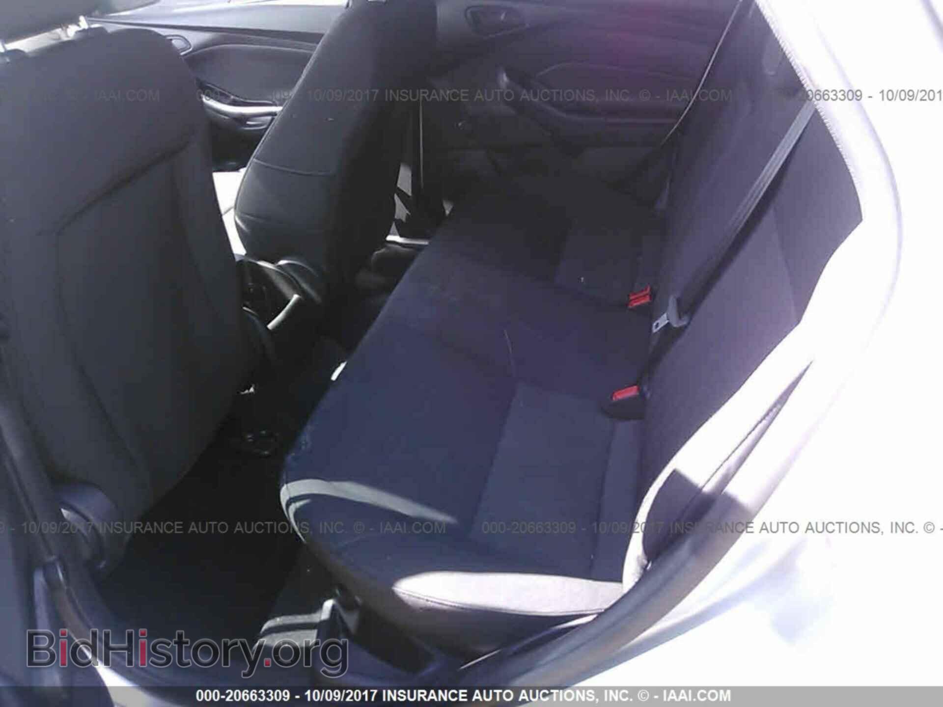 2016 Ford Focus - VIN: 1FADP3E25GL202789 - Photo 8
