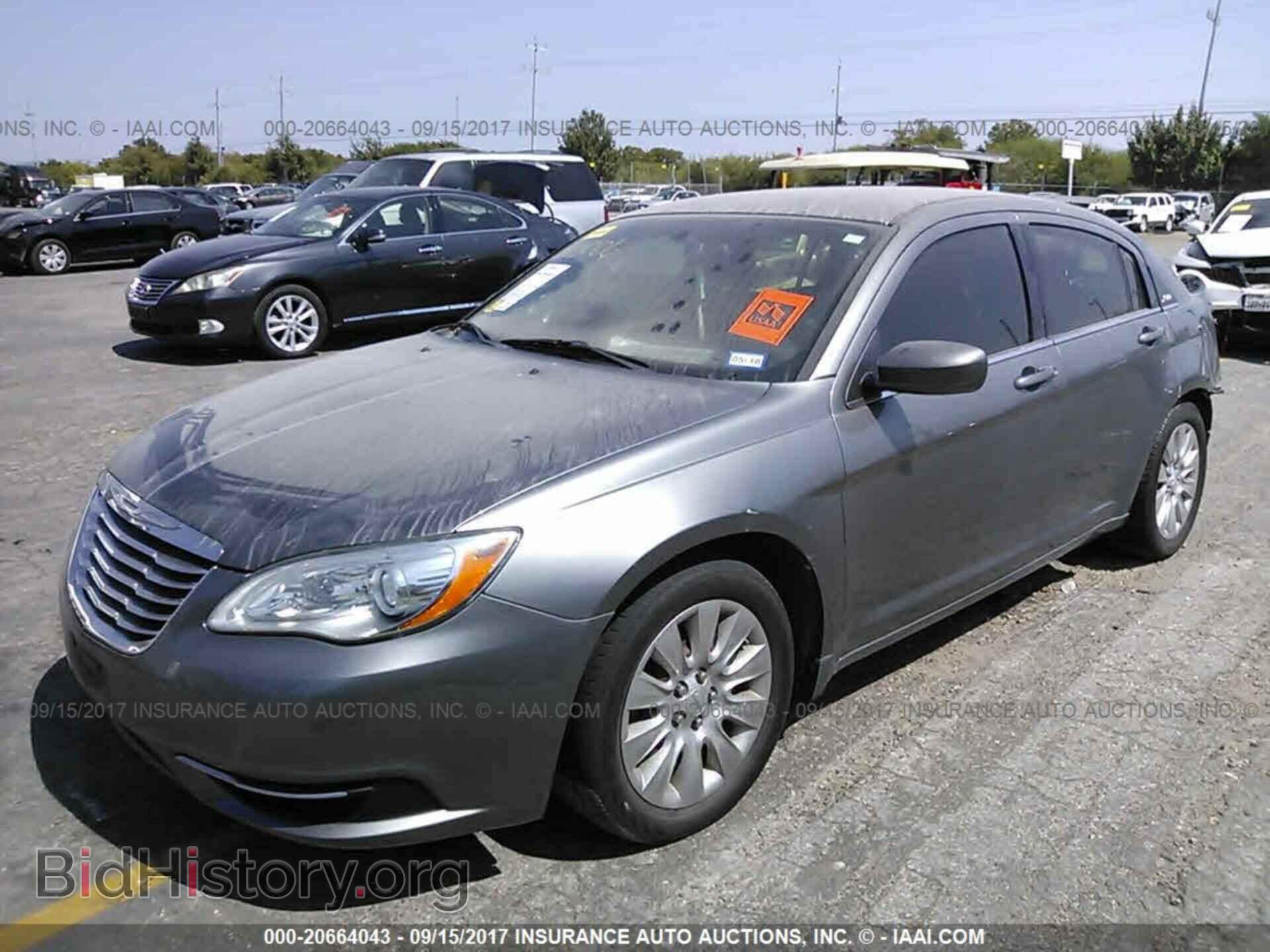 2013 Chrysler 200 - VIN: 1C3CCBAB2DN560437 - Photo 2