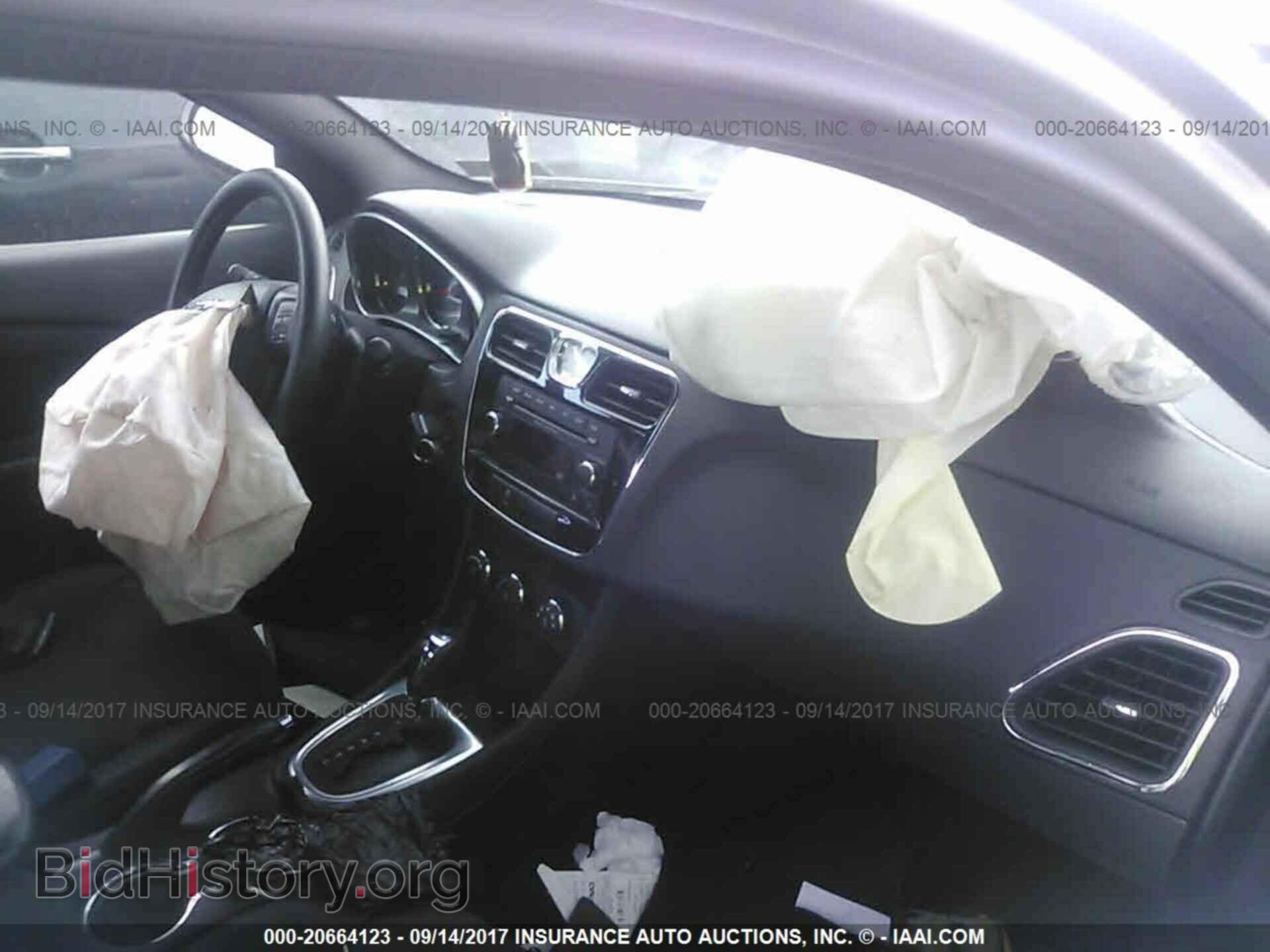 2014 Chrysler 200 - VIN: 1C3CCBABXEN146579 - Photo 5