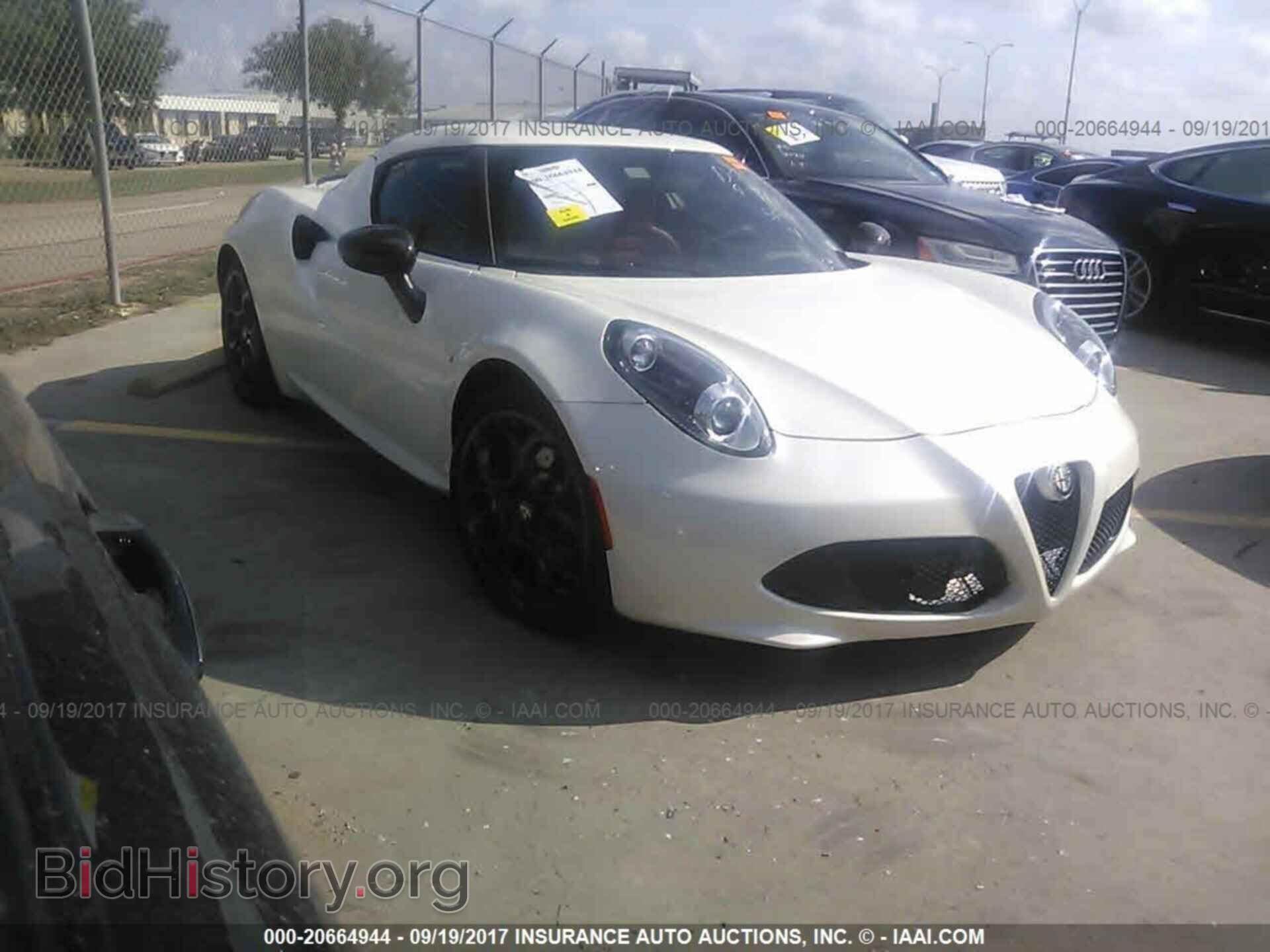 Фотография ZARBAAA4XGM180917 - Alfa romeo 4c 2016
