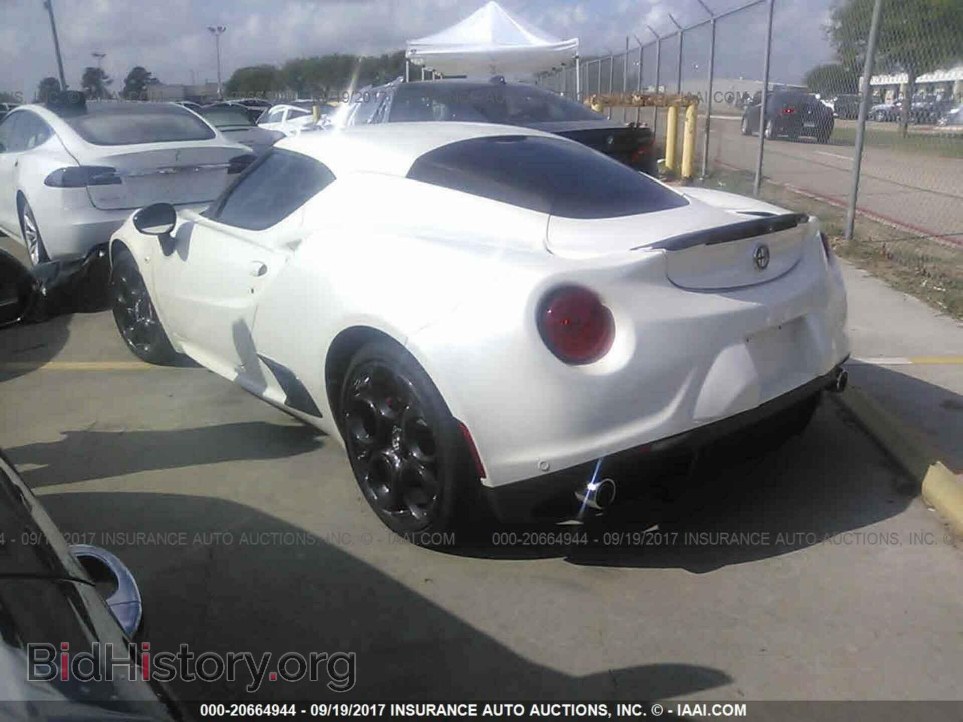 2016 Alfa romeo 4c - VIN: ZARBAAA4XGM180917 - Фото 3