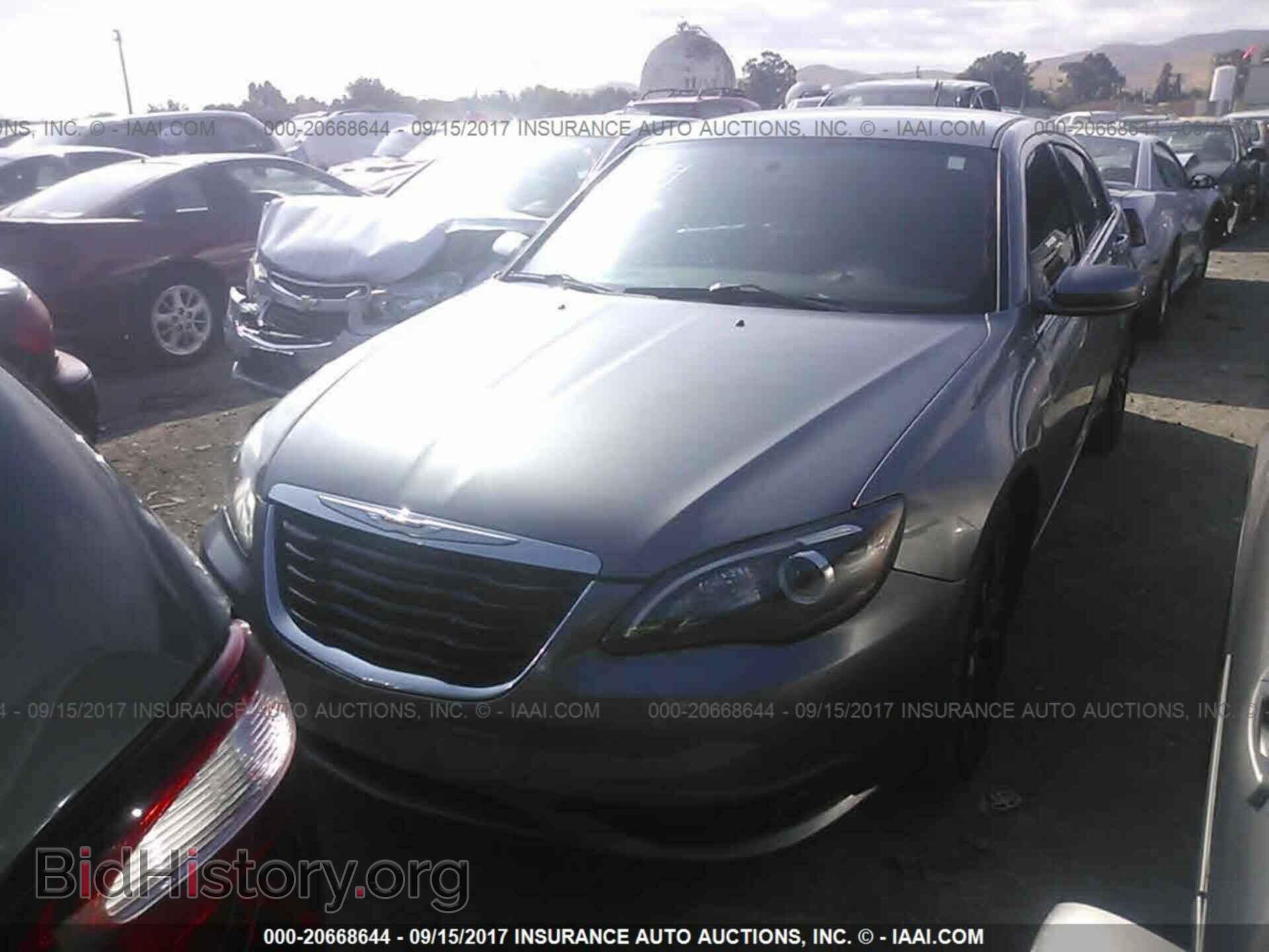 2013 Chrysler 200 - VIN: 1C3CCBBG3DN718309 - Photo 2