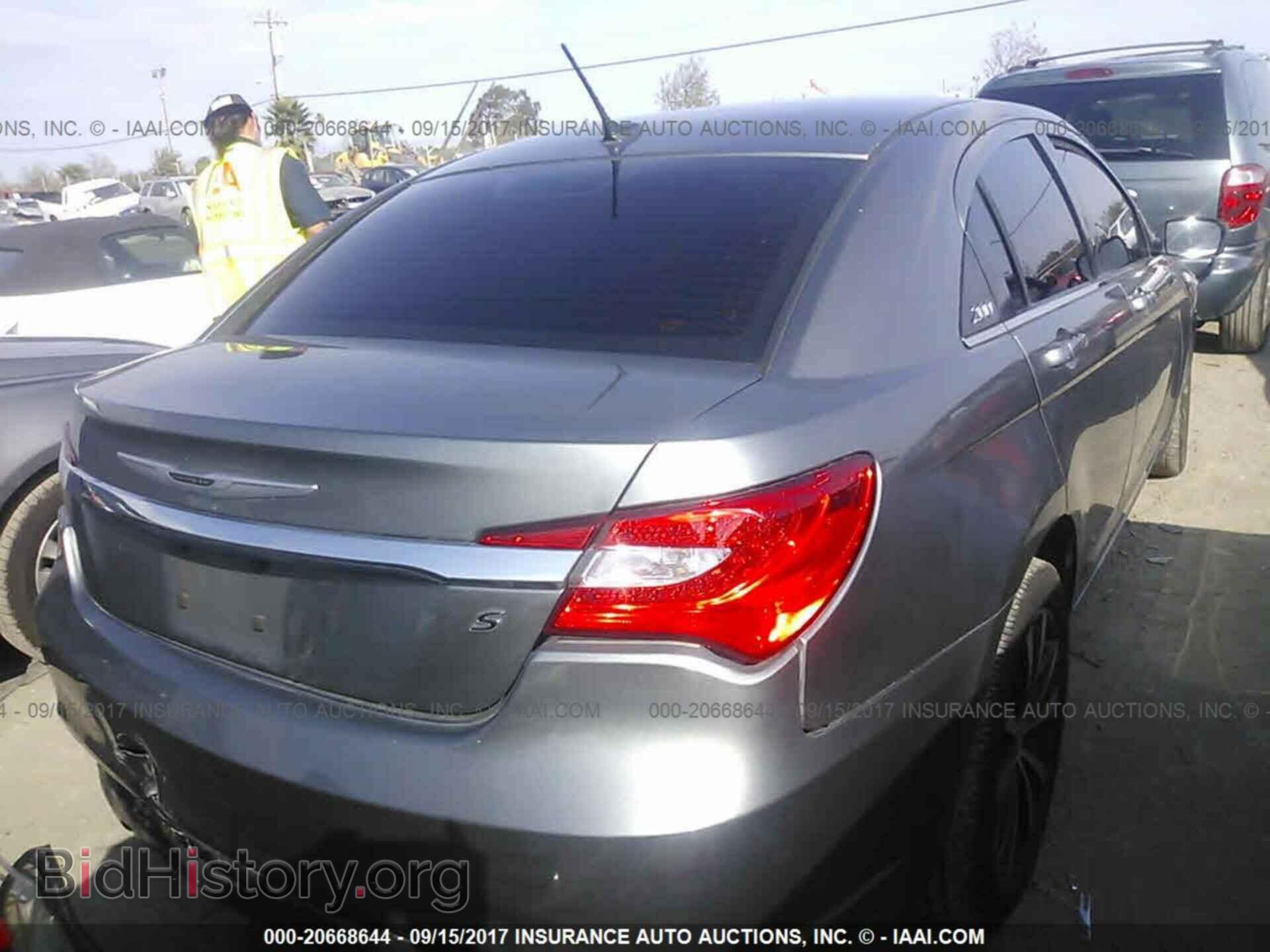 2013 Chrysler 200 - VIN: 1C3CCBBG3DN718309 - Photo 4