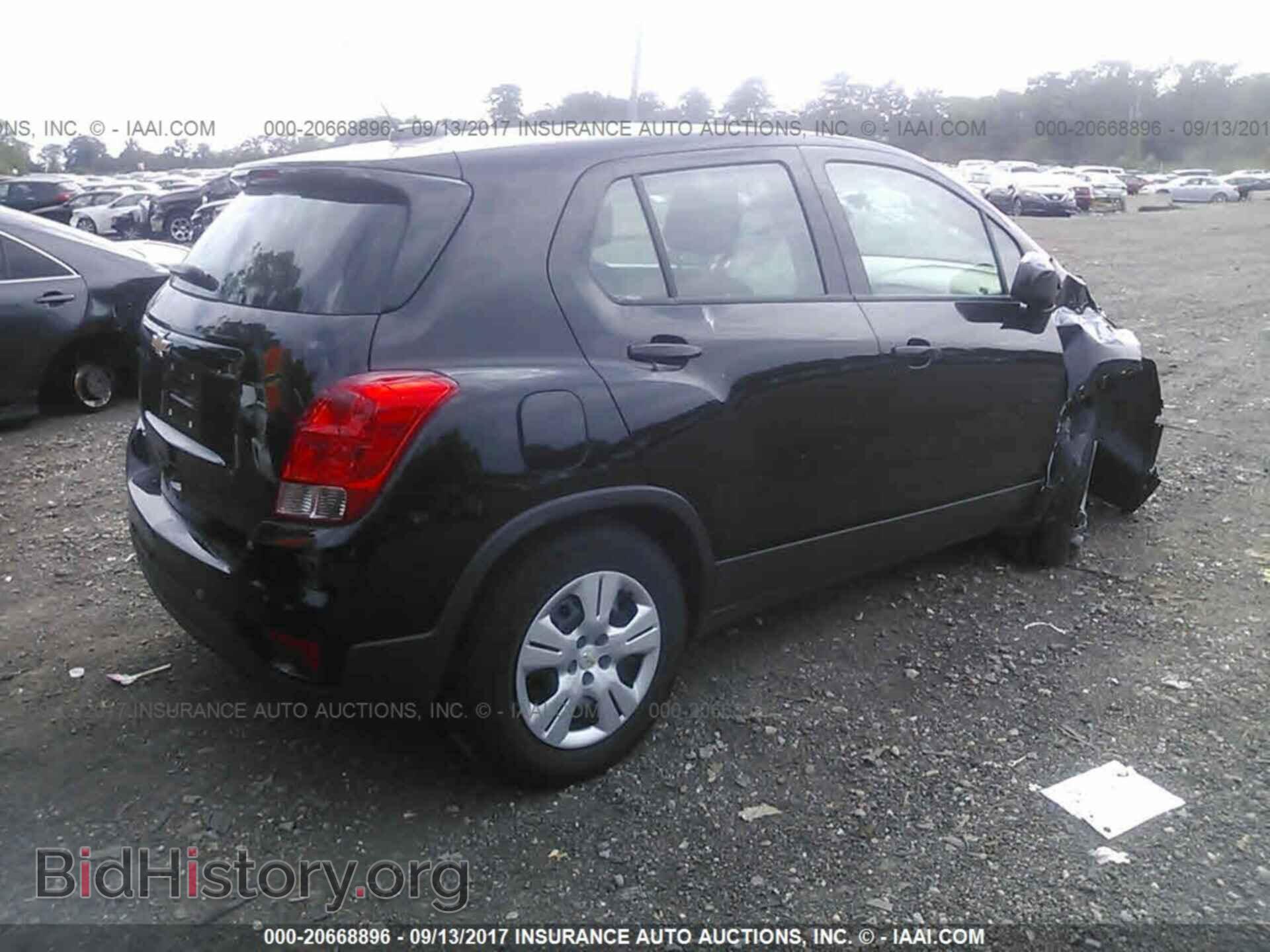 2017 Chevrolet Trax - VIN: 3GNCJKSB3HL183758 - Photo 4