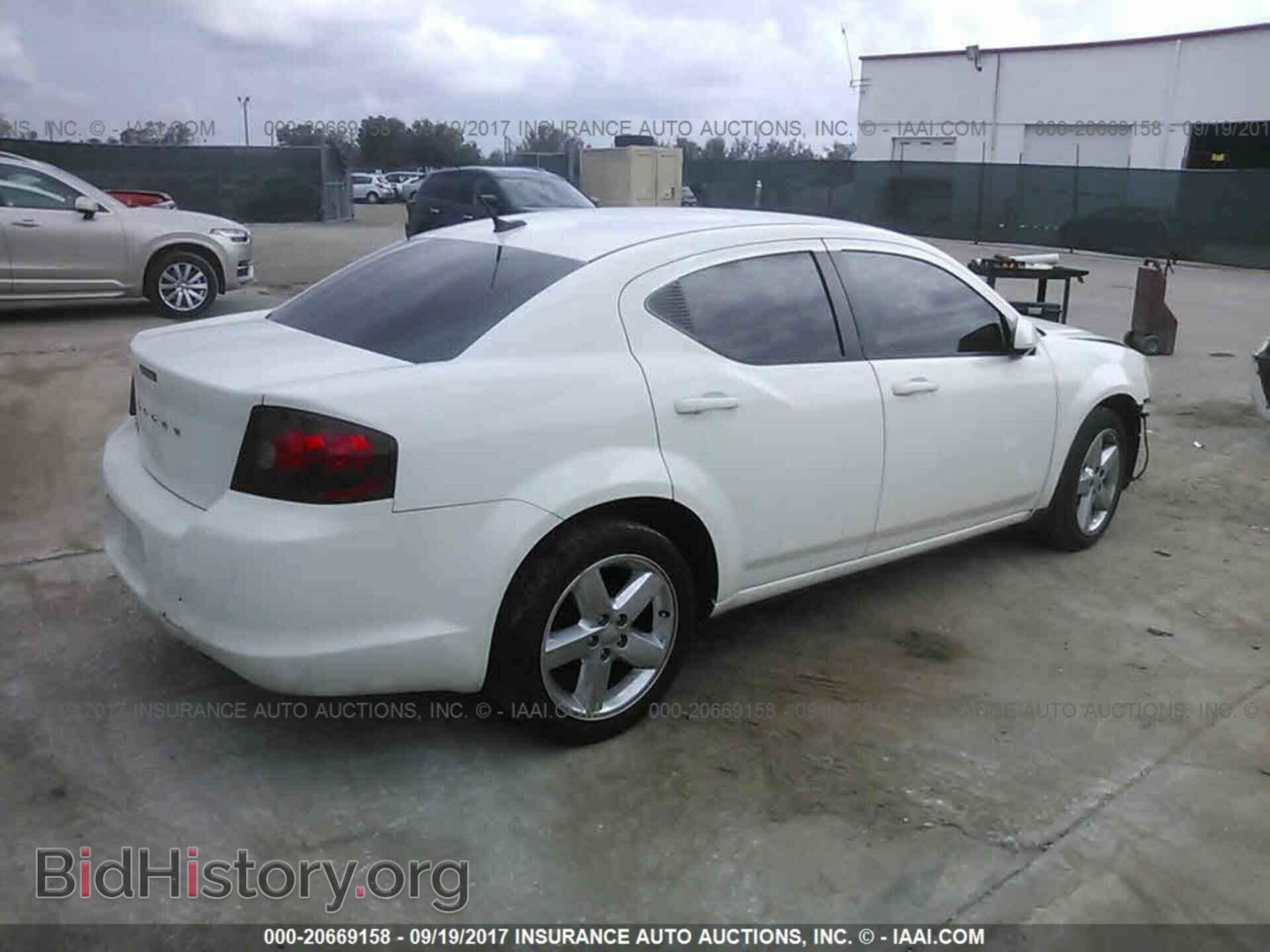 2011 Dodge Avenger - VIN: 1B3BD2FB2BN524033 - Фото 4