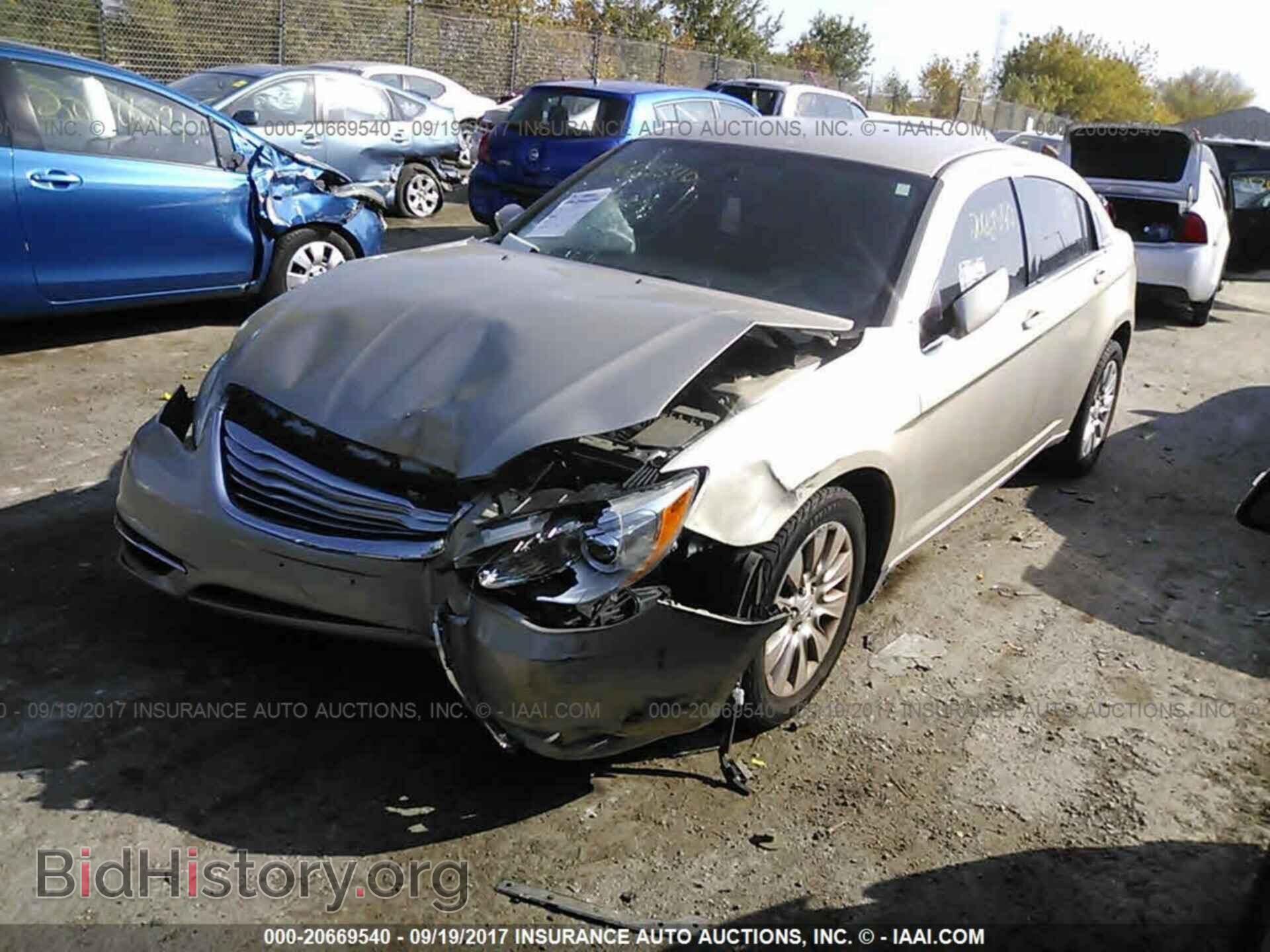 2014 Chrysler 200 - VIN: 1C3CCBAB8EN123737 - Photo 2