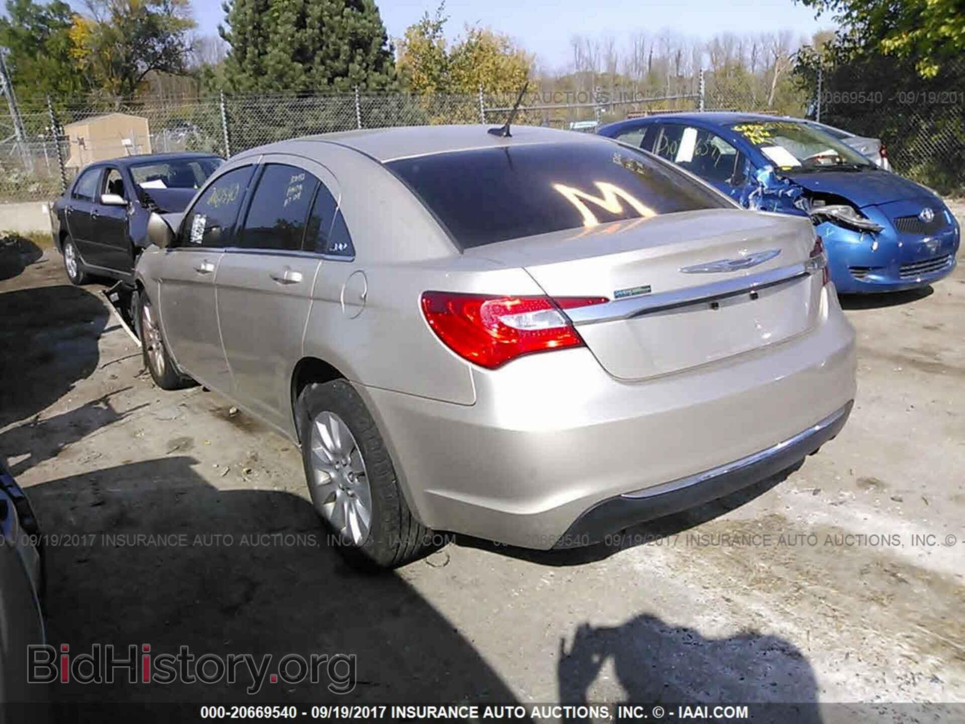 2014 Chrysler 200 - VIN: 1C3CCBAB8EN123737 - Photo 3
