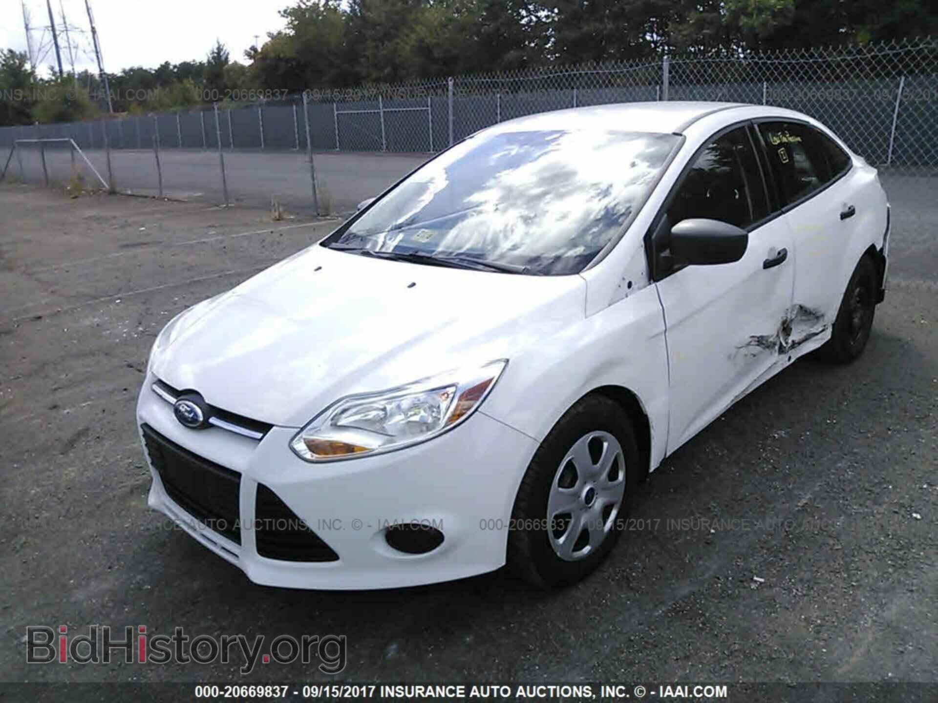 2012 Ford Focus - VIN: 1FAHP3E23CL328161 - Photo 2